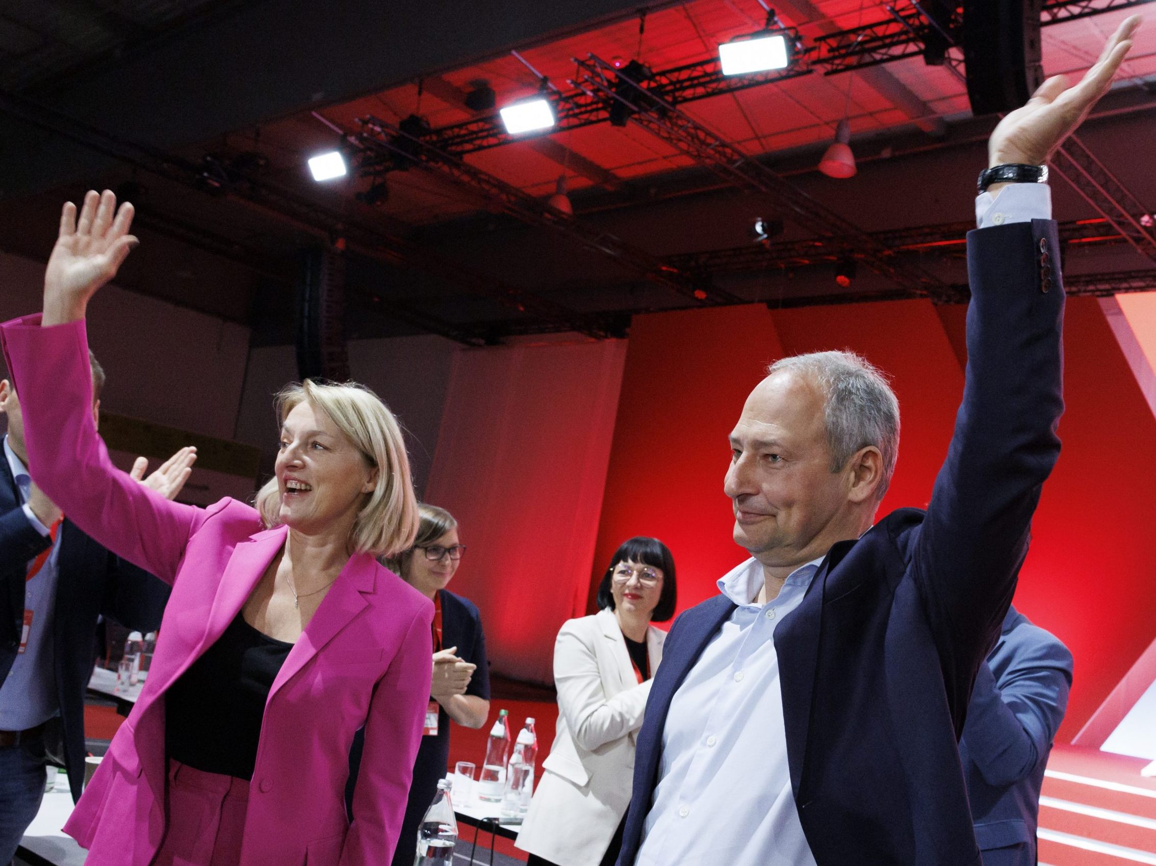 Die EU-Spitzenkandidaten Evelyn Regner und Andreas Schieder. Die EU-Spitzenkandidaten Evelyn Regner und Andreas Schieder.