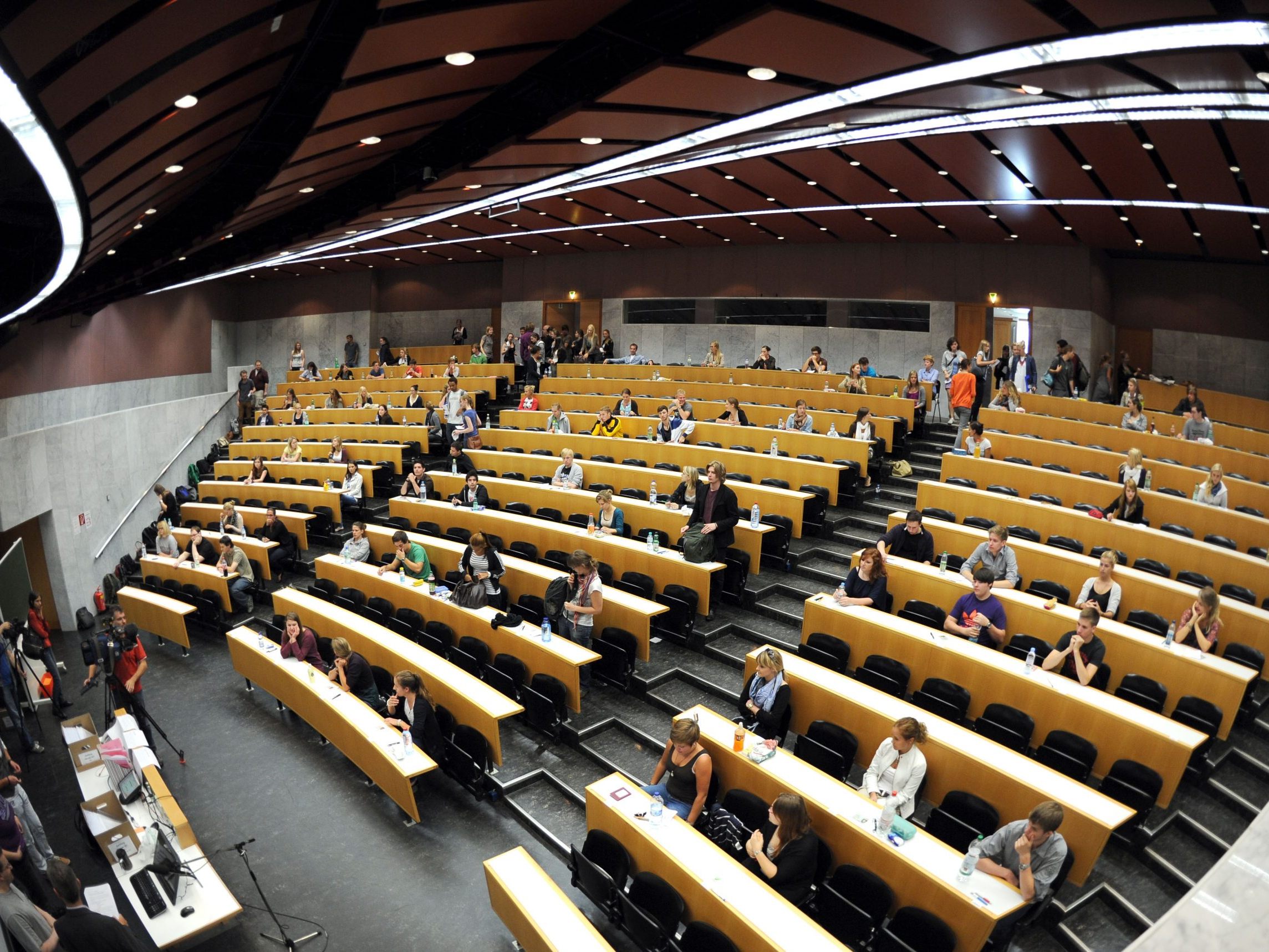 Das Bildungsministerium hat weitere 350 Studienplätze ausgeschrieben.Das Bildungsministerium hat weitere 350 Studienplätze ausgeschrieben.