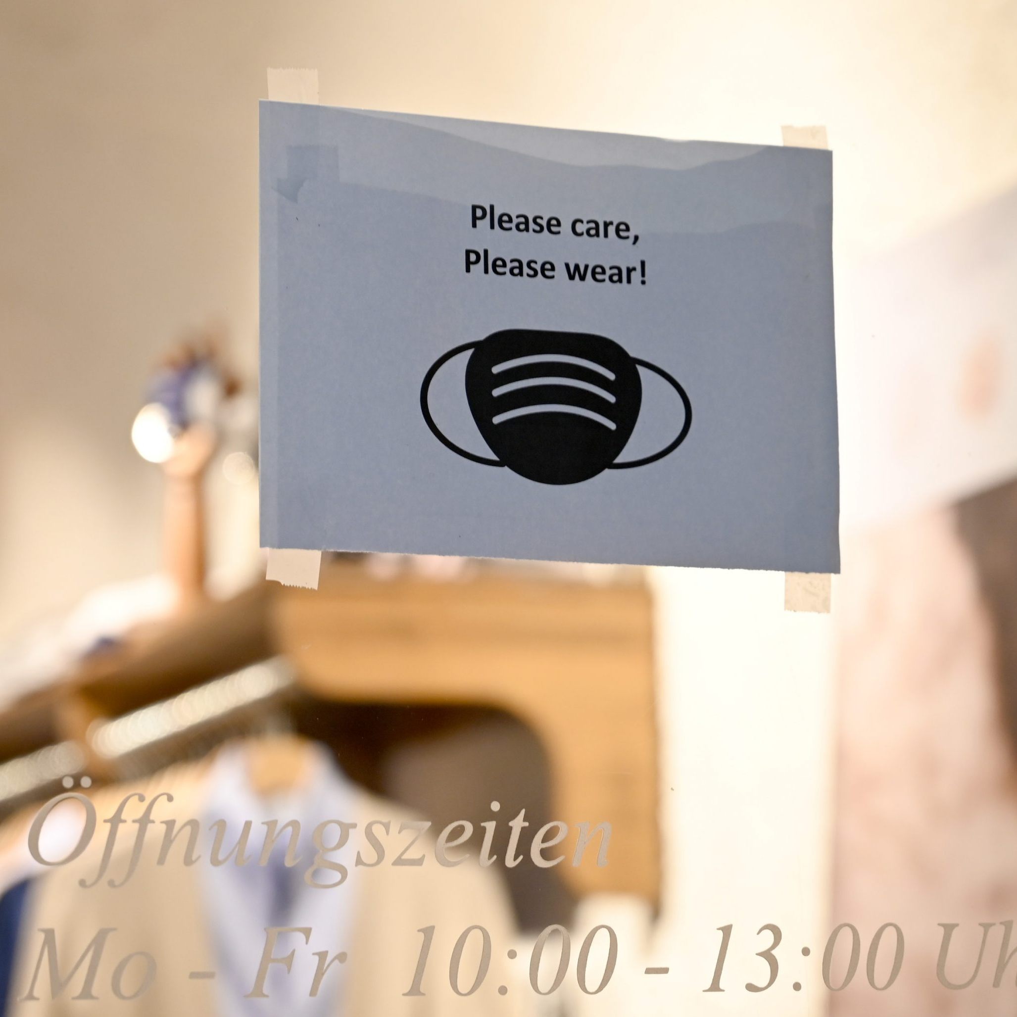 Angesichts der Corona-Rekordzahlen in Österreich stößt das geringe Tragen von Masken auf Unverständnis bei Medizinern.