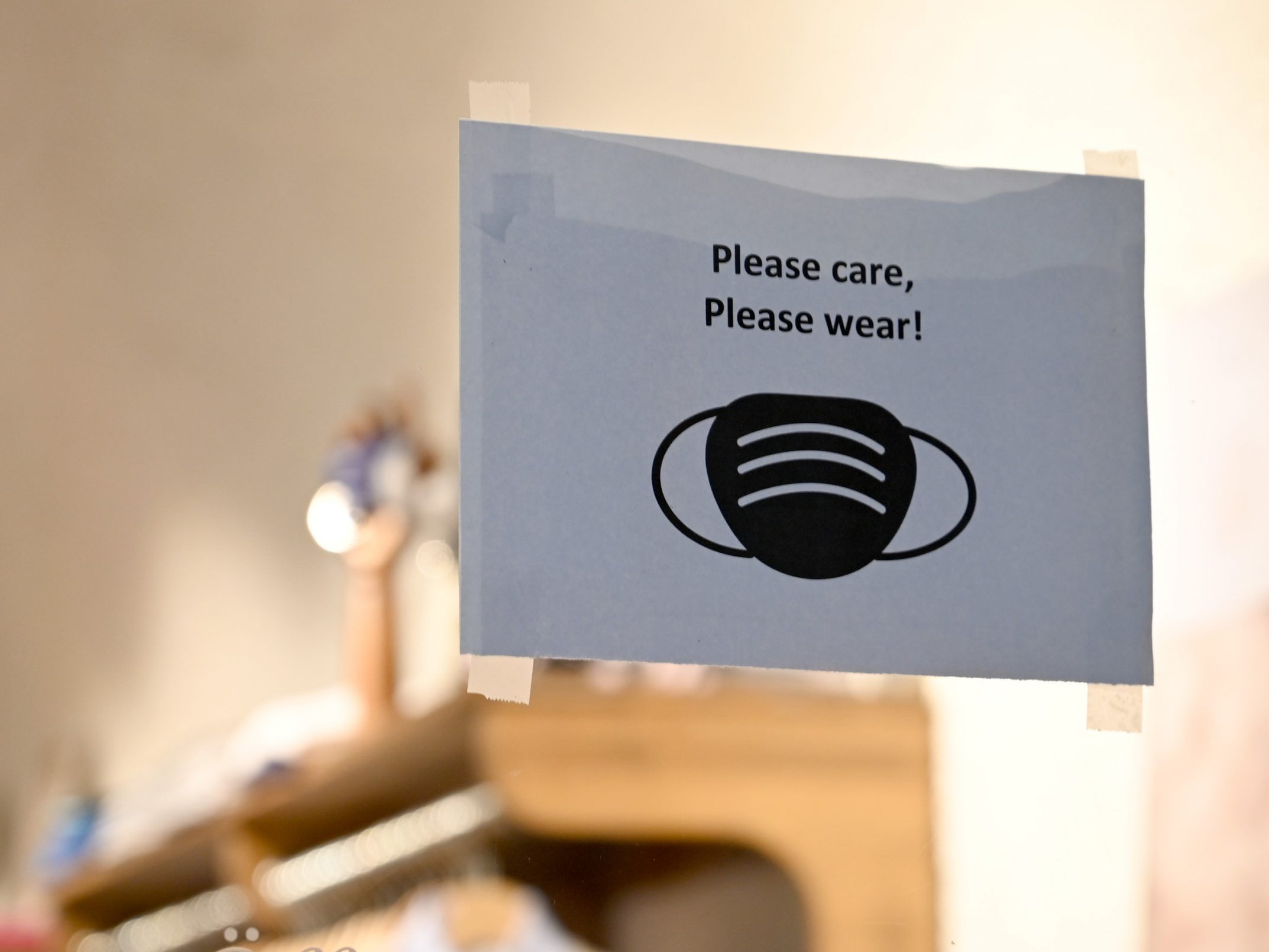 Angesichts der Corona-Rekordzahlen in Österreich stößt das geringe Tragen von Masken auf Unverständnis bei Medizinern.