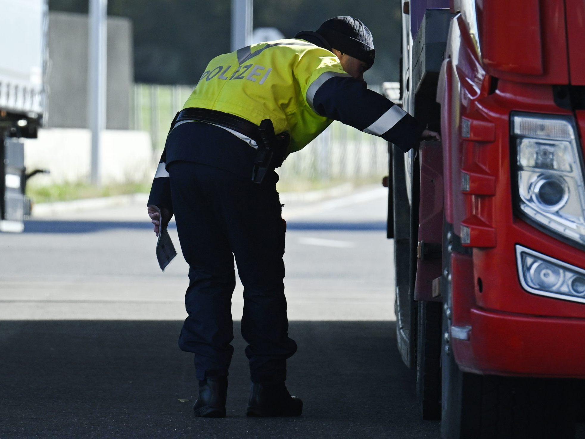 Schwerpunktkontrolle der Polizei und Asfinag "Winterausrüstung für Lkw". Schwerpunktkontrolle der Polizei und Asfinag "Winterausrüstung für Lkw".