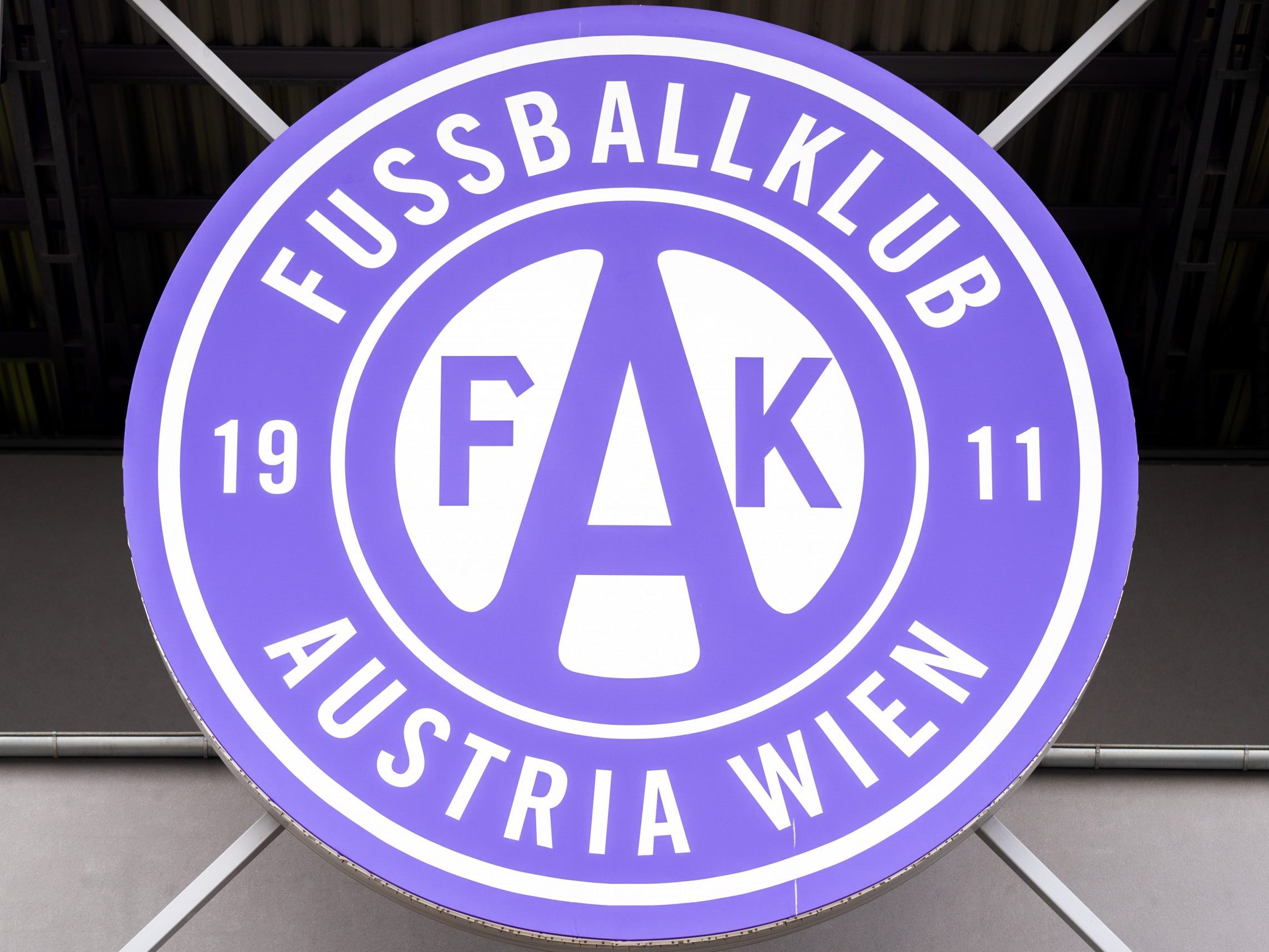 Jahresbilanz bei Austria Wien weiter tiefrot. Jahresbilanz bei Austria Wien weiter tiefrot.