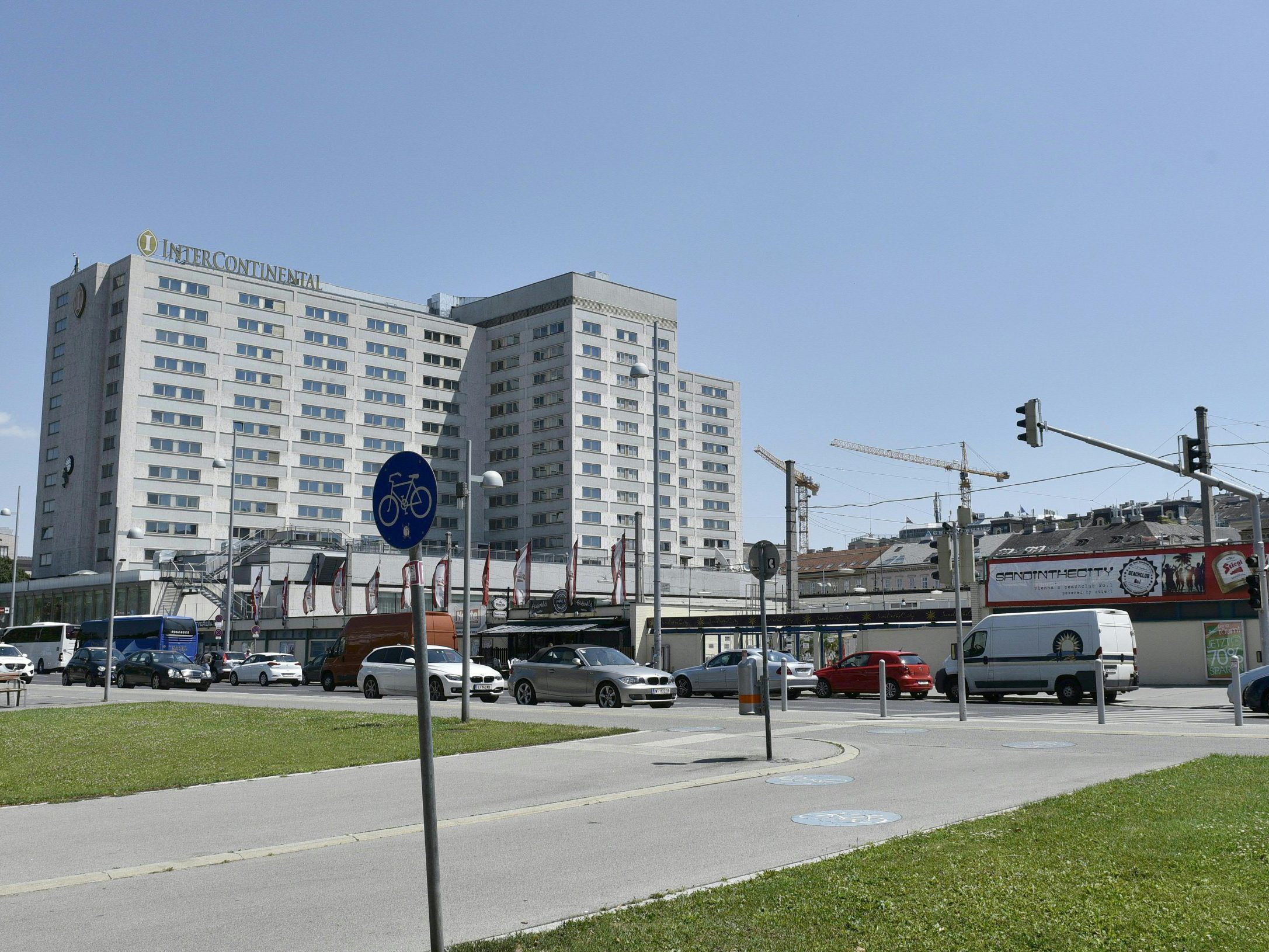 Die NEOS übersiedeln mit ihrem Büro an den Wiener Heumarkt. Die NEOS übersiedeln mit ihrem Büro an den Wiener Heumarkt.