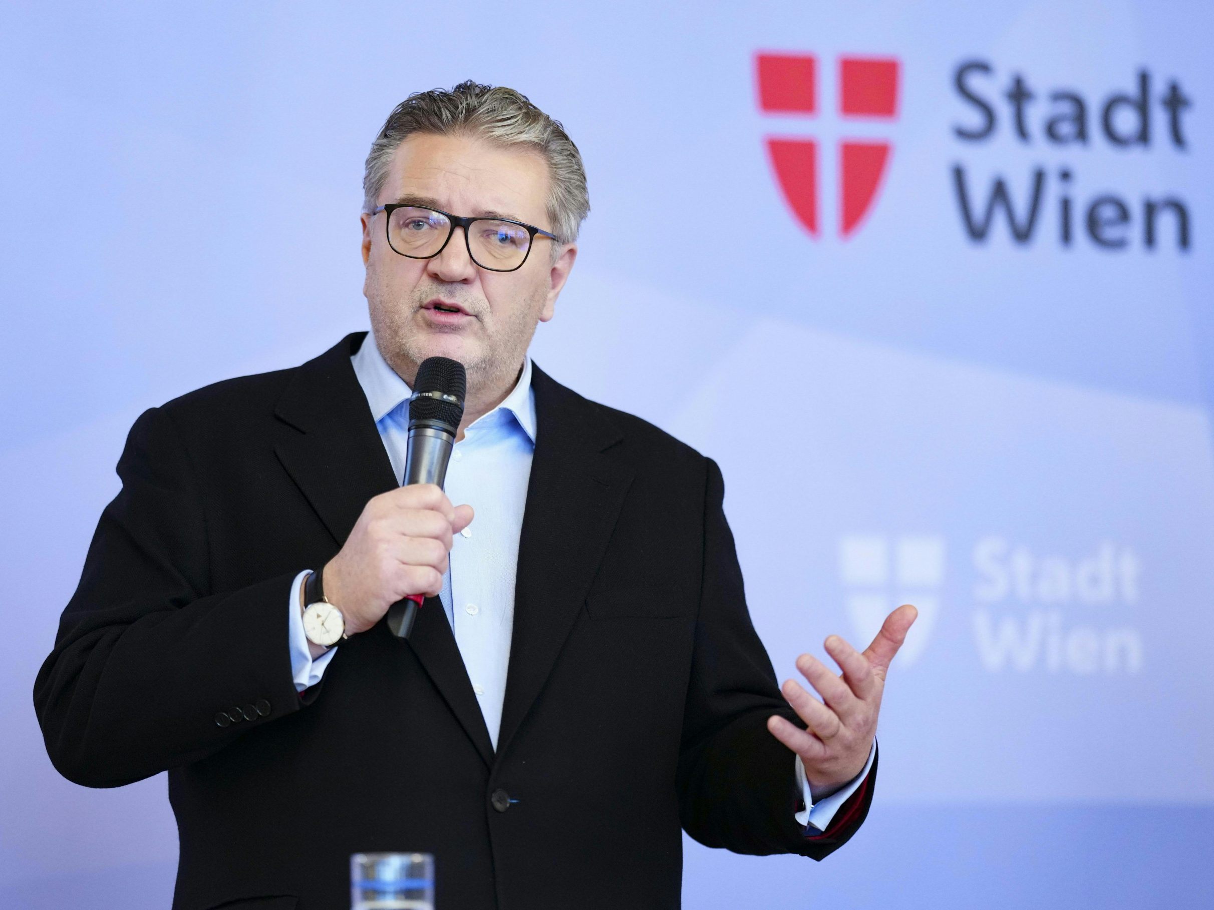 So rechnen die Wiener Spitalsärzte mit Gesundheitsstadtrat Peter Hacker (SPÖ) ab. So rechnen die Wiener Spitalsärzte mit Gesundheitsstadtrat Peter Hacker (SPÖ) ab.