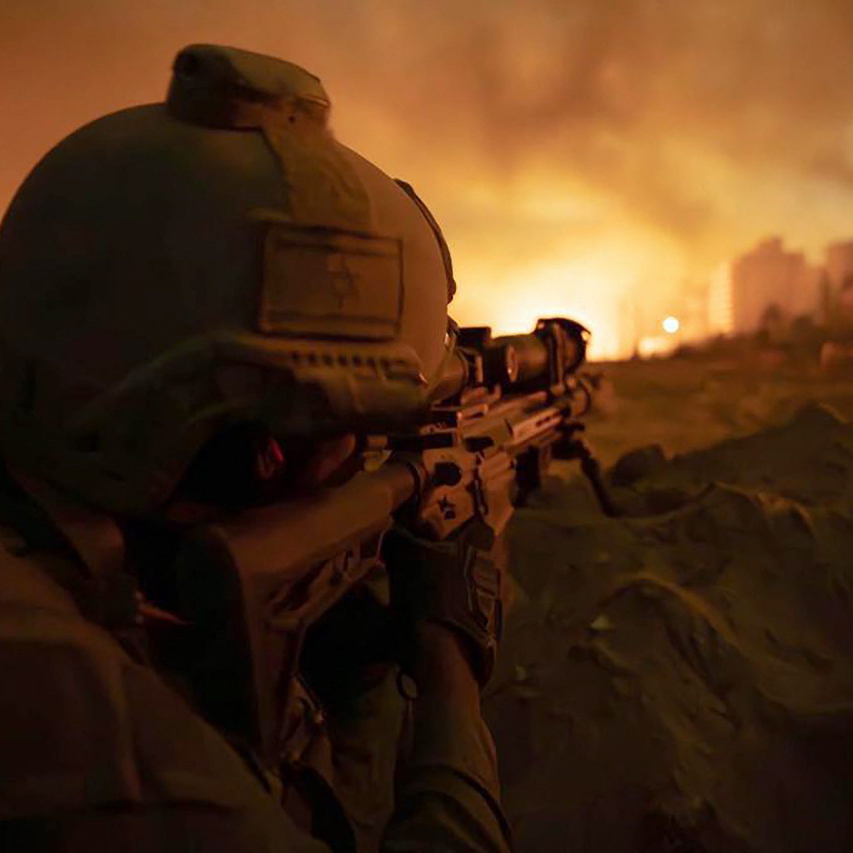 Dieses Pressefoto wurde von der israelischen Armee veröffentlicht und zeigt Truppen während einer Militäroperation im nördlichen Gazastreifen.