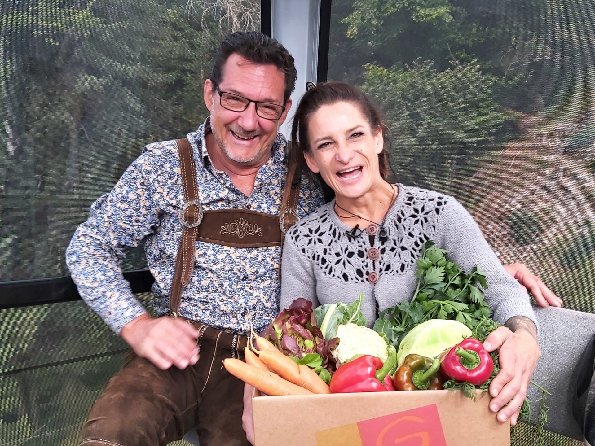 Die Höchster Ärztin, Dr. Anita Nagel (re), ist zu Gast in der 303. Ausgabe "us dr Gondl" bei Andreas Seeburger am Muttersberg bei Bludenz-Nüziders (li). Die Höchster Ärztin, Dr. Anita Nagel (re), ist zu Gast in der 303. Ausgabe "us dr Gondl" bei Andreas Seeburger am Muttersberg bei Bludenz-Nüziders (li).