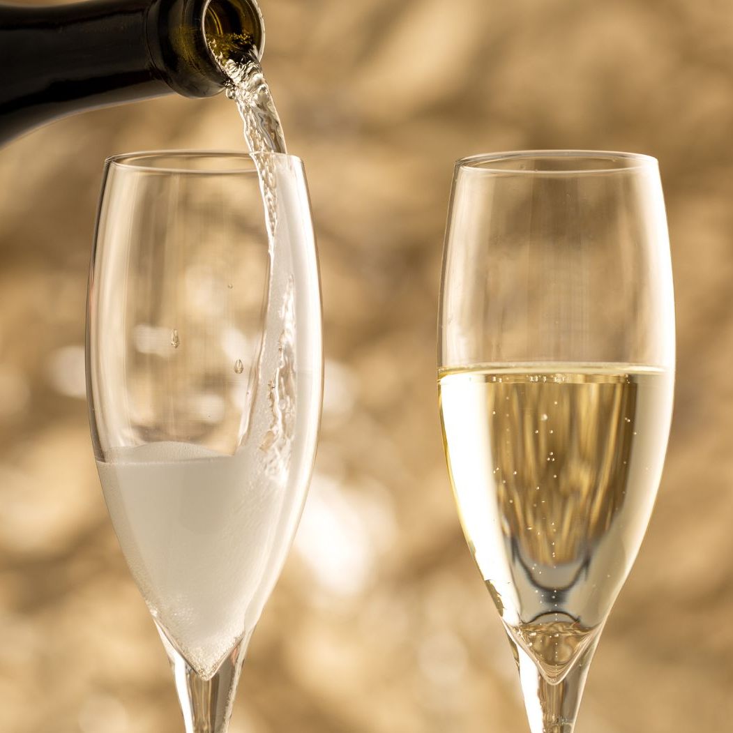 Der VKI hat 12 alkoholfreie Schaumweine getestet.