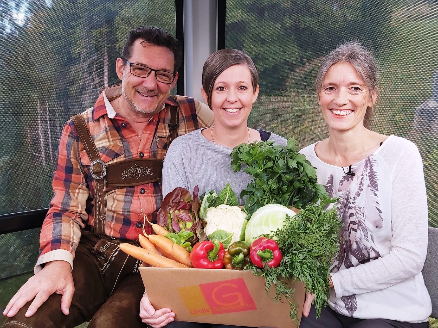 Barbara Zgubic (mi) und Sandra Ruck (re) sind zu Gast in der Muttersberg TV Gondel bei Moderator Andreas Seeburger (li) Barbara Zgubic (mi) und Sandra Ruck (re) sind zu Gast in der Muttersberg TV Gondel bei Moderator Andreas Seeburger (li)