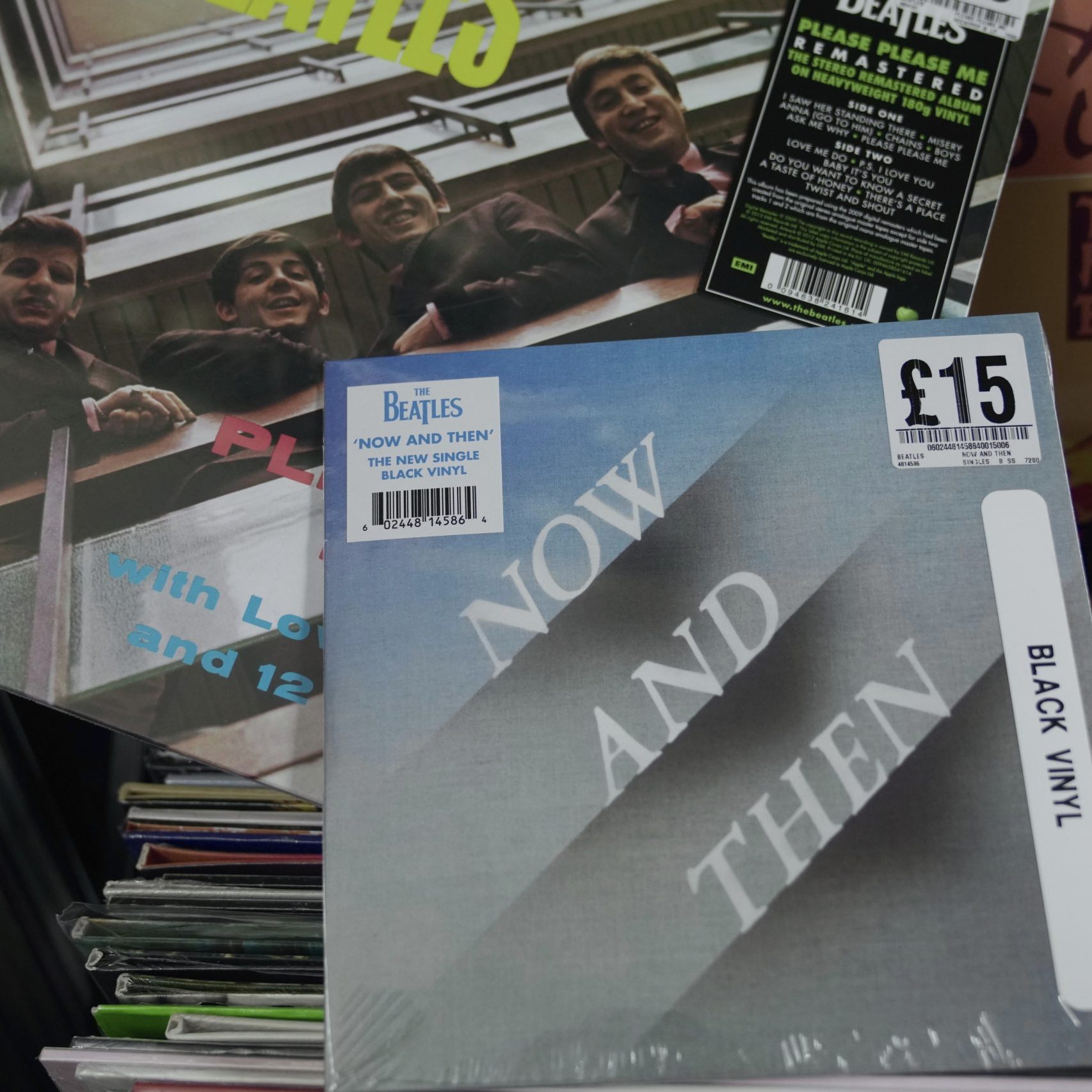 Die neue Beatles-Single stürmt die Charts in Österreich.