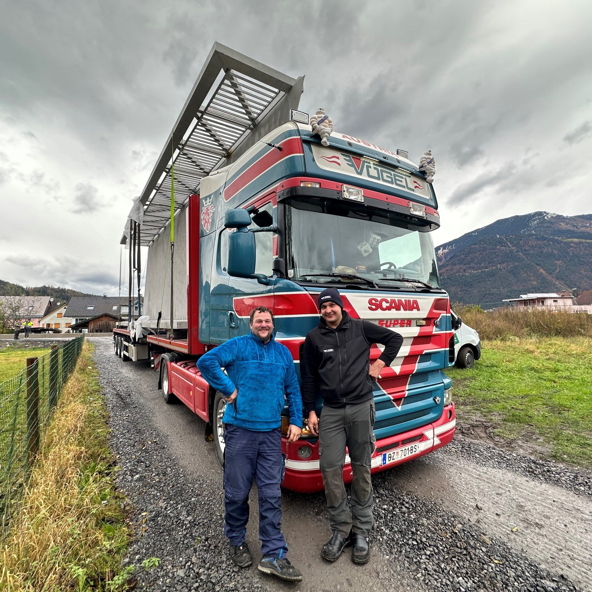 Das eingespielte Team Christian und Philipp haben den Transport, mit Hilfe des Begleiterteams rund um Alexander Baumann, Gerhard Kölli und Davor, mit Bravour gemeistert.