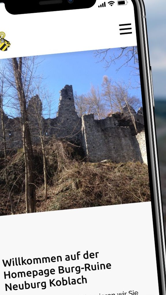 Bei der Burgruine Neuburg kann man auf den Spuren vergangener Zeiten wandern.