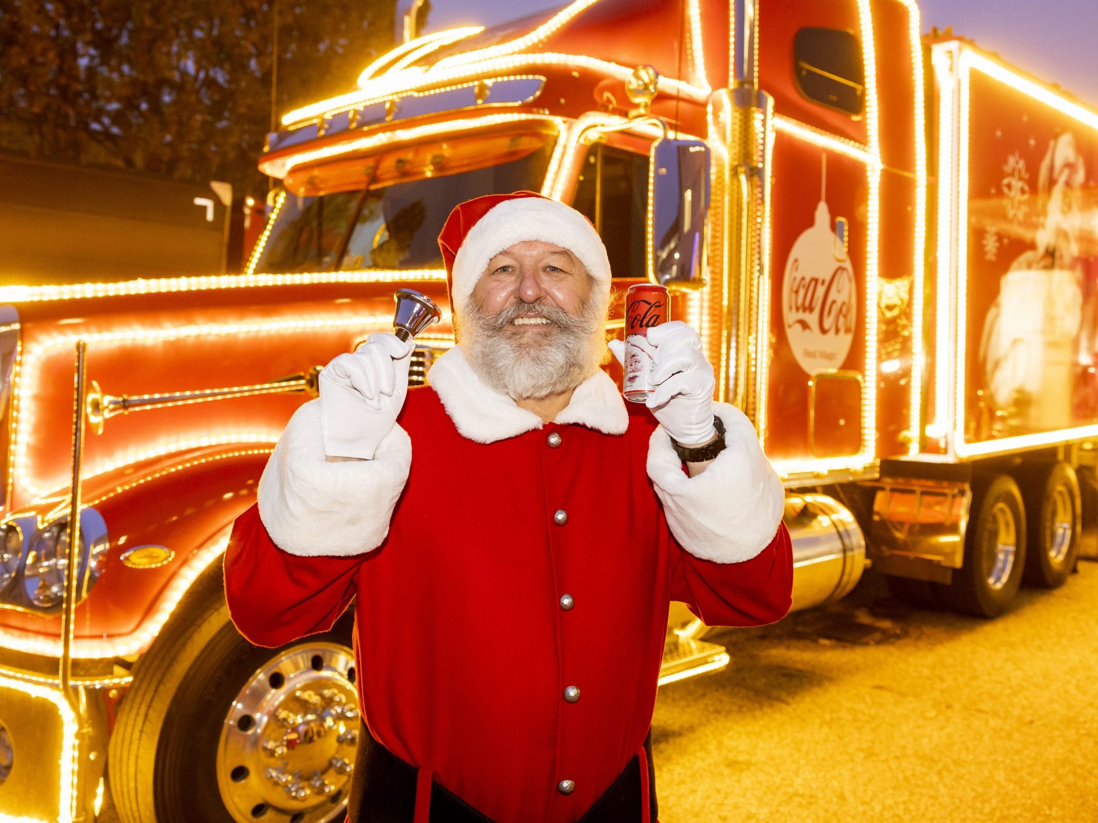 Der Coca-Cola Weihnachtstruck kommt auch heuer wieder nach Wien. Der Coca-Cola Weihnachtstruck kommt auch heuer wieder nach Wien.