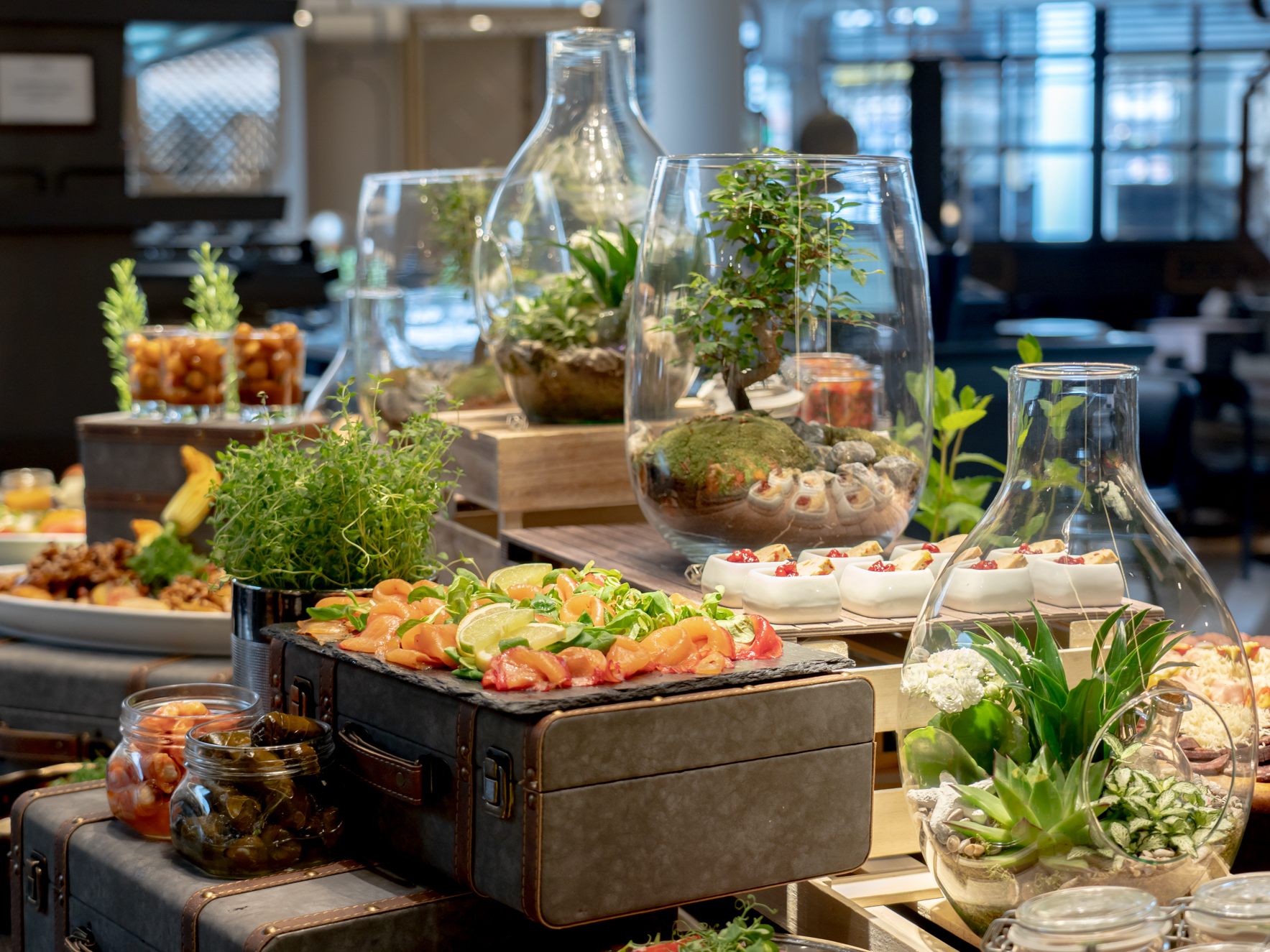 Es wird zum "Gansl & Roses"-Wunderbrunch ins Renaissance Wien Hotel geladen. Es wird zum "Gansl & Roses"-Wunderbrunch ins Renaissance Wien Hotel geladen.