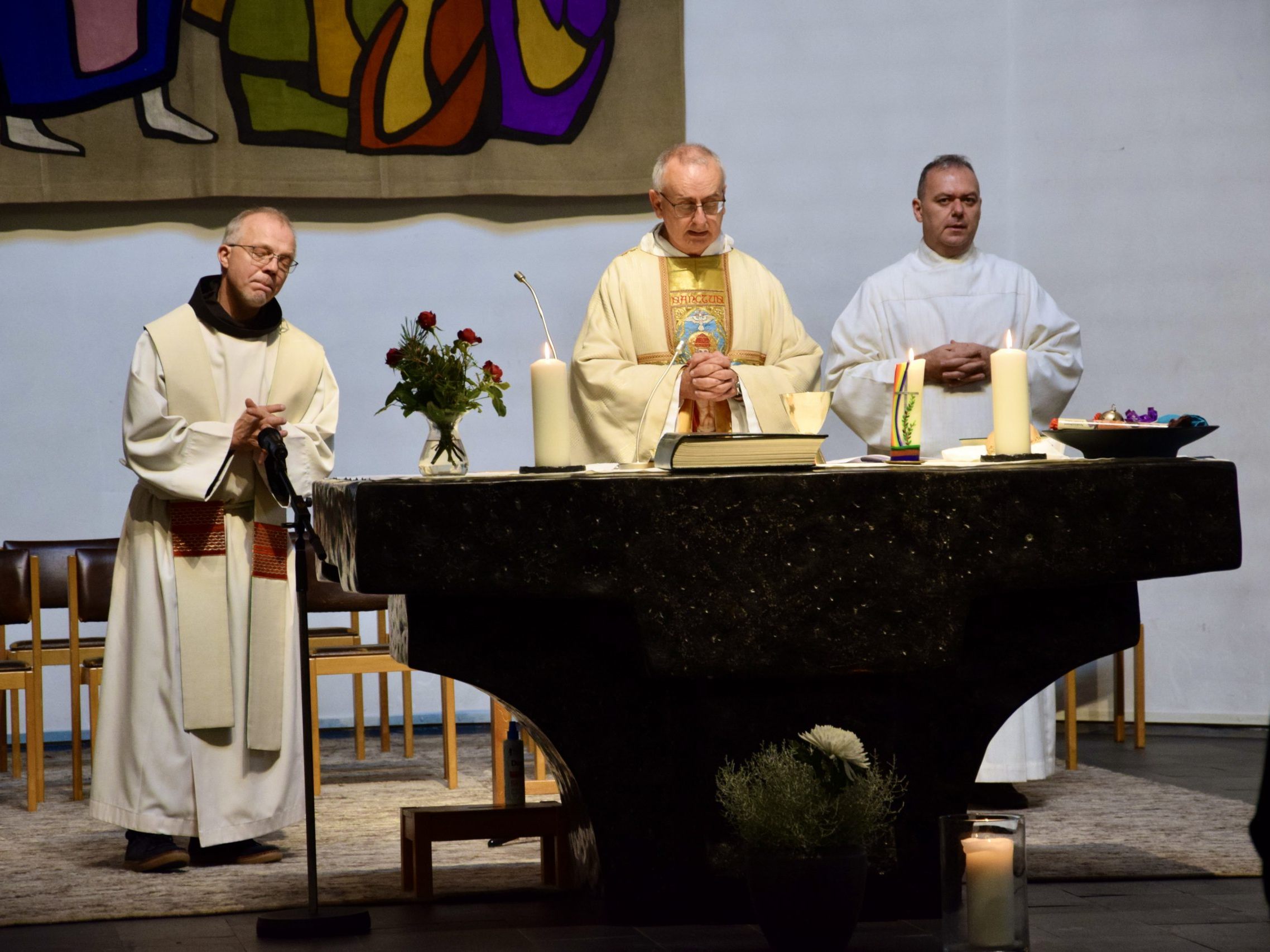 Jubiläumsgottesdienst mit Propst Pater Martin Werlen (St. Gerold), Pater Guido Kobiec und dem Leiter der Pfarre Bürs-St. Martin, Mladen Milic. Jubiläumsgottesdienst mit Propst Pater Martin Werlen (St. Gerold), Pater Guido Kobiec und dem Leiter der Pfarre Bürs-St. Martin, Mladen Milic.