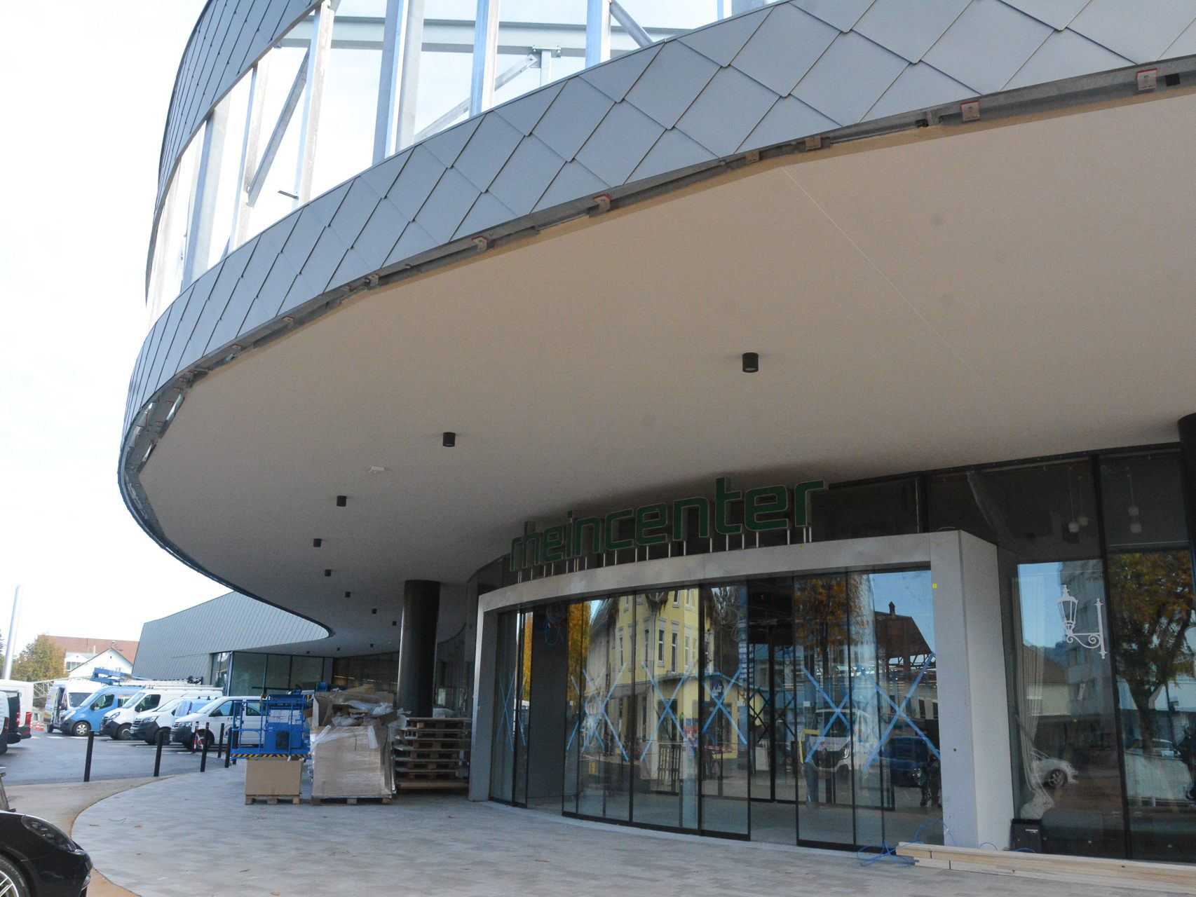 Die letzte Arbeiten im Rheincenter laufen auf Hochtouren. Am 1. Dezember wird es seine Türen öffnen. Die letzte Arbeiten im Rheincenter laufen auf Hochtouren. Am 1. Dezember wird es seine Türen öffnen.