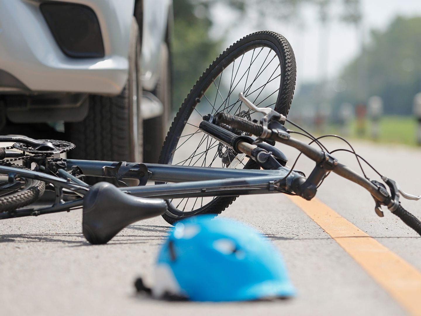 Ein Radfahrer flüchtet nach einem Unfall in Dornbirn zu Fuß. Ein Radfahrer flüchtet nach einem Unfall in Dornbirn zu Fuß.