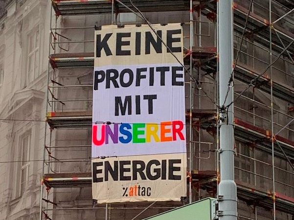 Attac-Protest vor dem Energiekonzern Verbund in Wien.