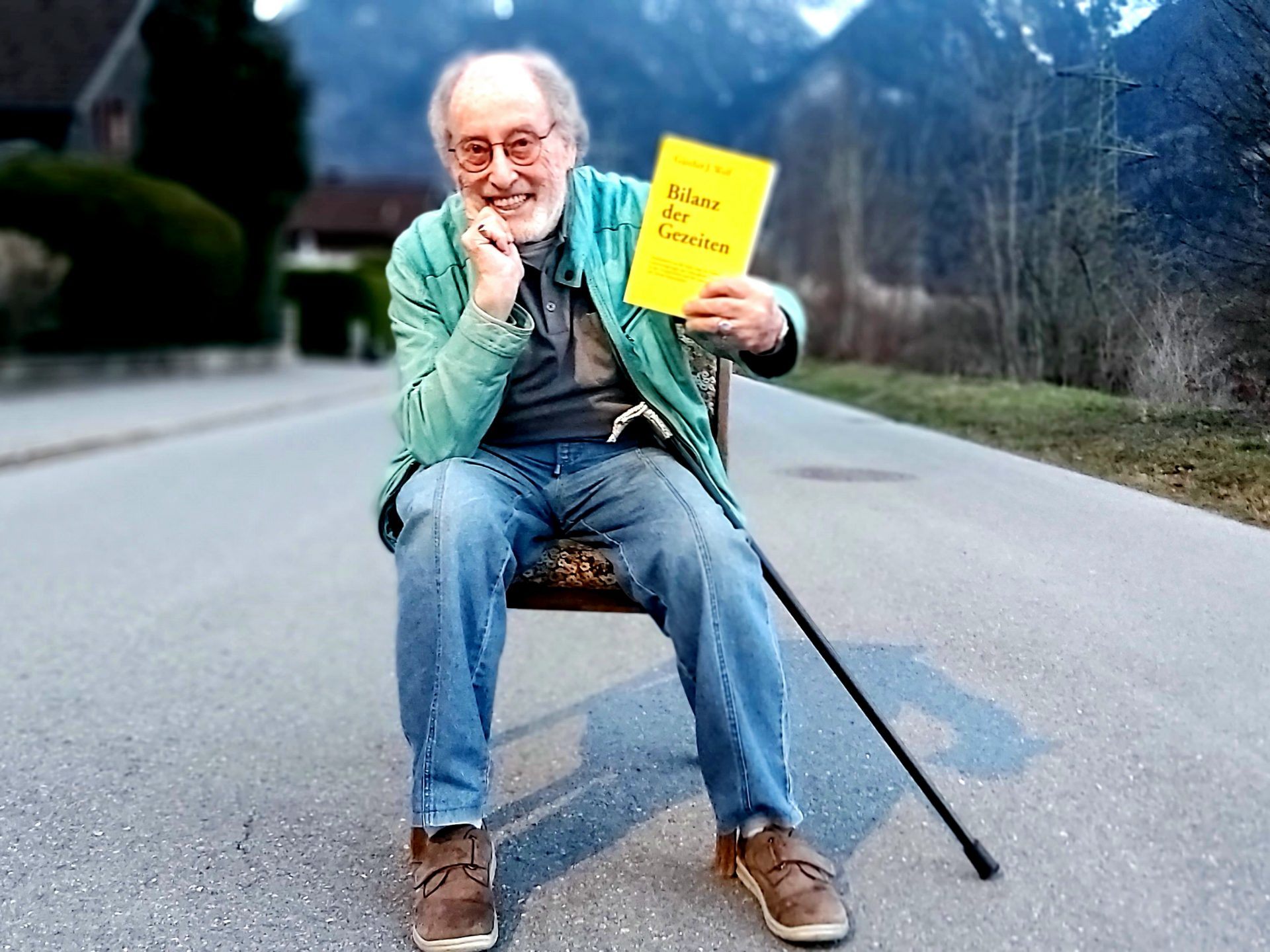 Buchautor Günther J. Wolf vermacht seine Werk "Bilanz der Gezeiten" zu 100% der Hilfsorganisation Stunde des Herzens. Buchautor Günther J. Wolf vermacht seine Werk "Bilanz der Gezeiten" zu 100% der Hilfsorganisation Stunde des Herzens.