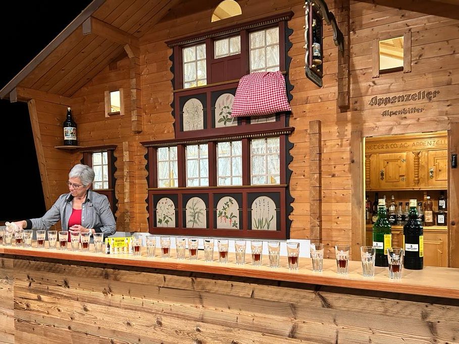 Scheckübergabe im Schützengarten