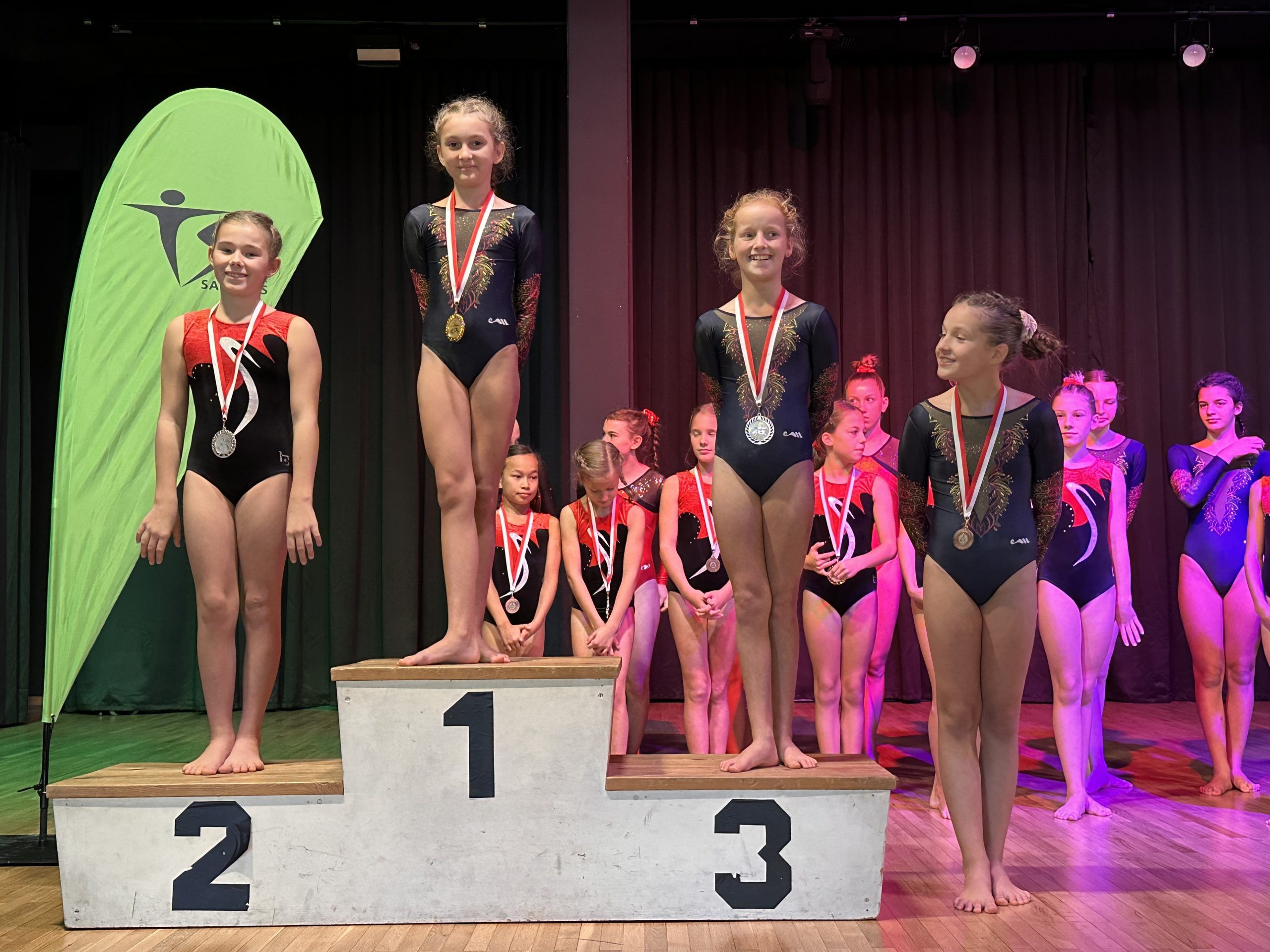 Klassensieg Jugend 3 Leonie Griessinger, 3. Platz Nina Müller, 4. Platz Jana Radovic Klassensieg Jugend 3 Leonie Griessinger, 3. Platz Nina Müller, 4. Platz Jana Radovic