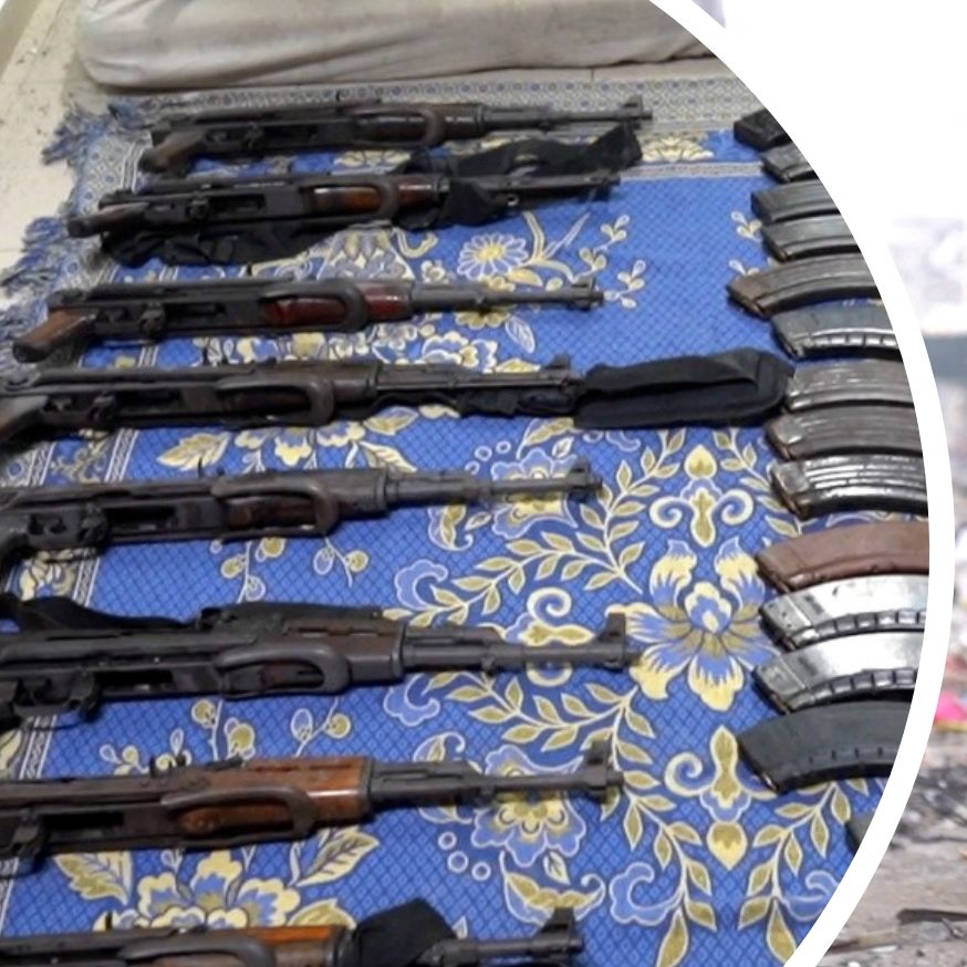 Israels Armee behauptet Hamas-Waffen im Al-Shifa-Spital sichergestellt zu haben (kleines Bild), das Gesundheitsministerium in Gaza stellt die Angaben in Abrede.