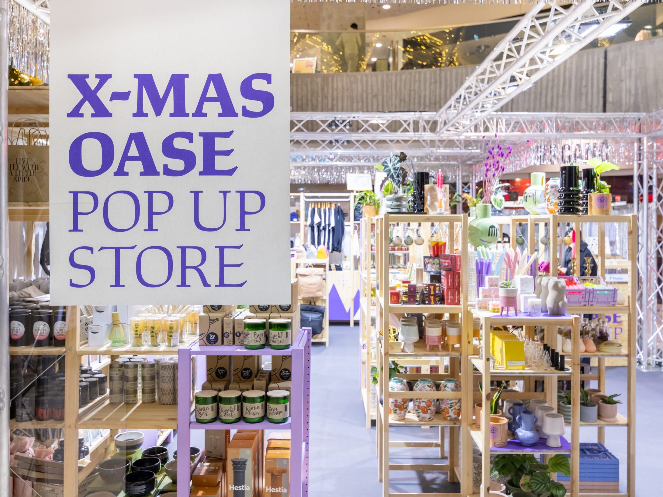 Die X-MAS-OASE hält viele originelle Geschenkideen für Weihnachten bereit. Die X-MAS-OASE hält viele originelle Geschenkideen für Weihnachten bereit.