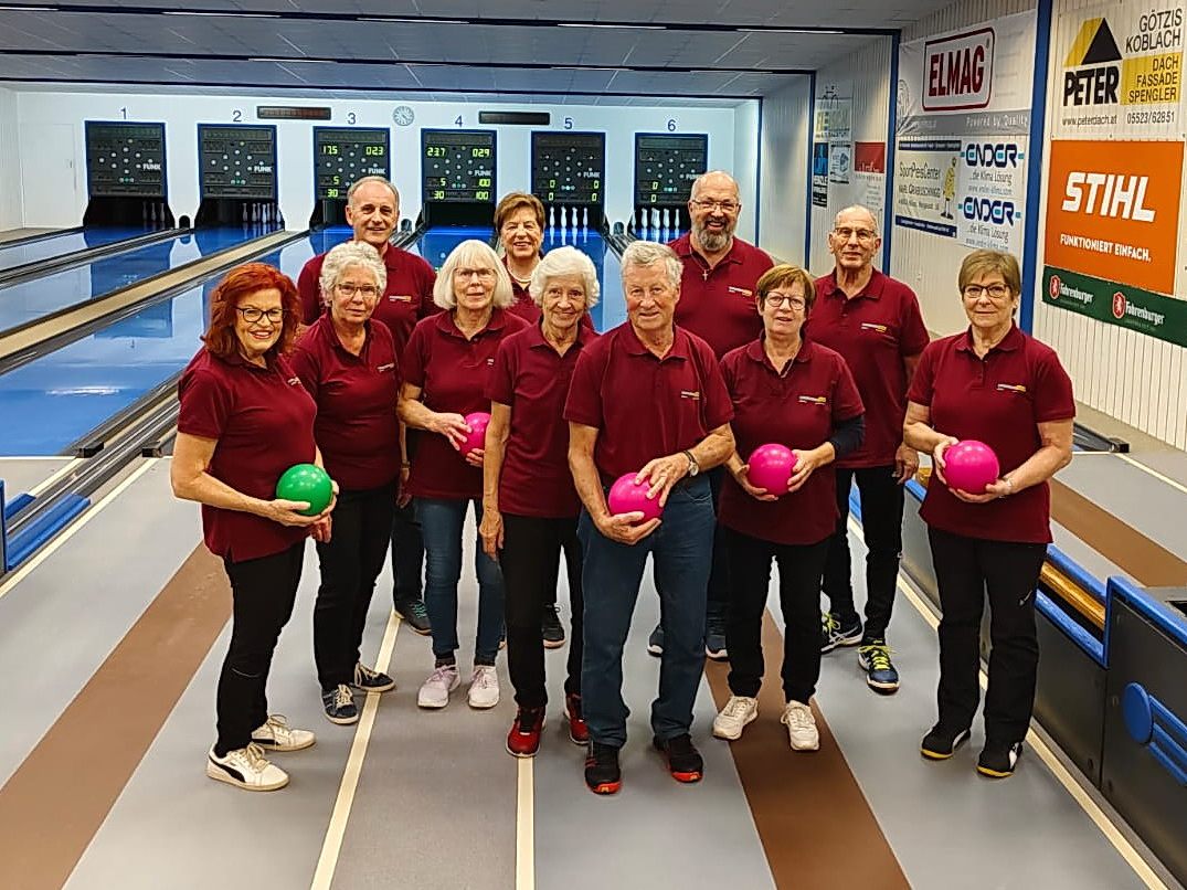 Die Keglergruppe mit den neuen T-Shirts.