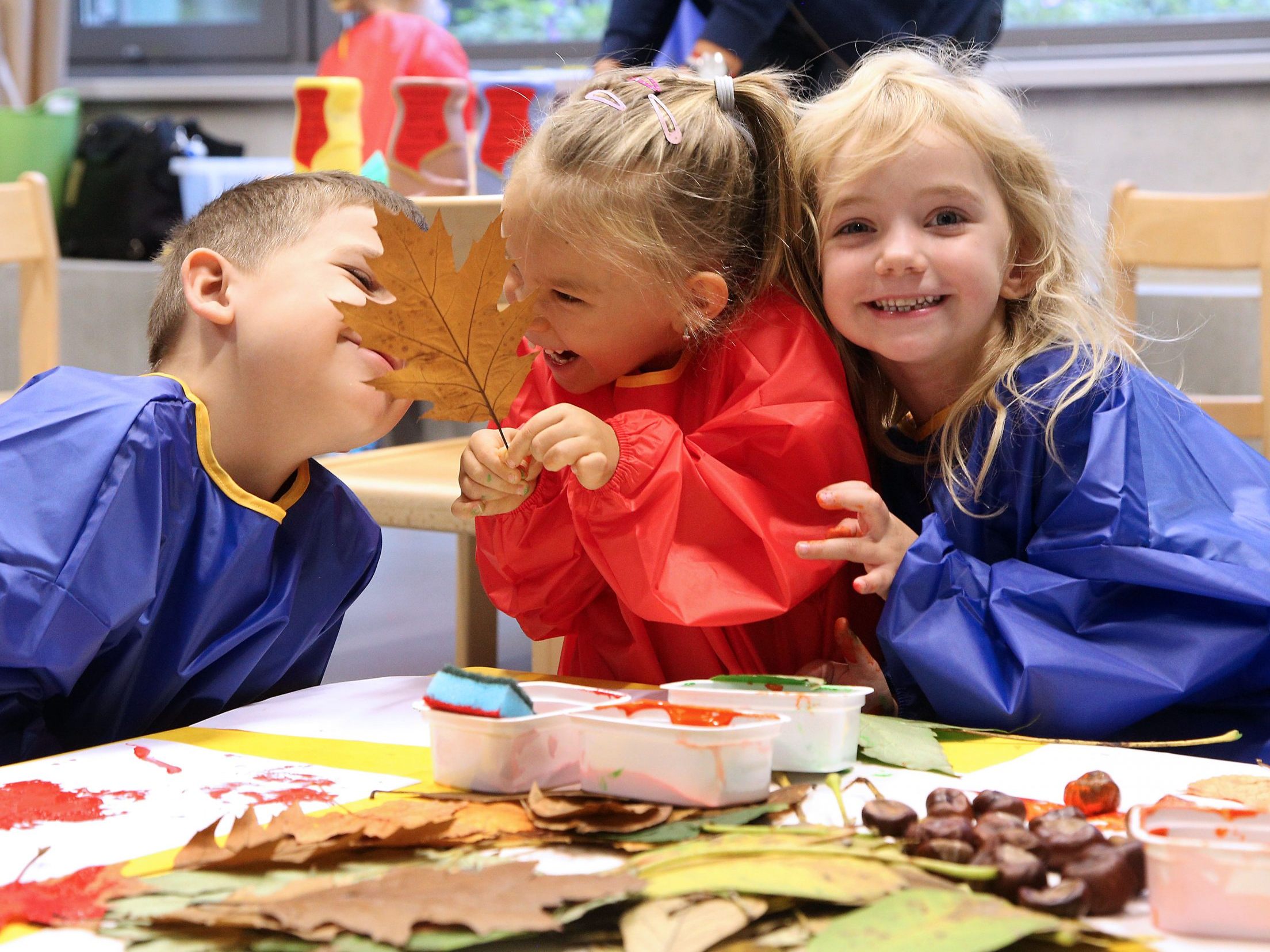 Im Kindergarten des Bildungscampus Attemsgasse wird der Herbst in vollen Zügen genossen. Im Kindergarten des Bildungscampus Attemsgasse wird der Herbst in vollen Zügen genossen.
