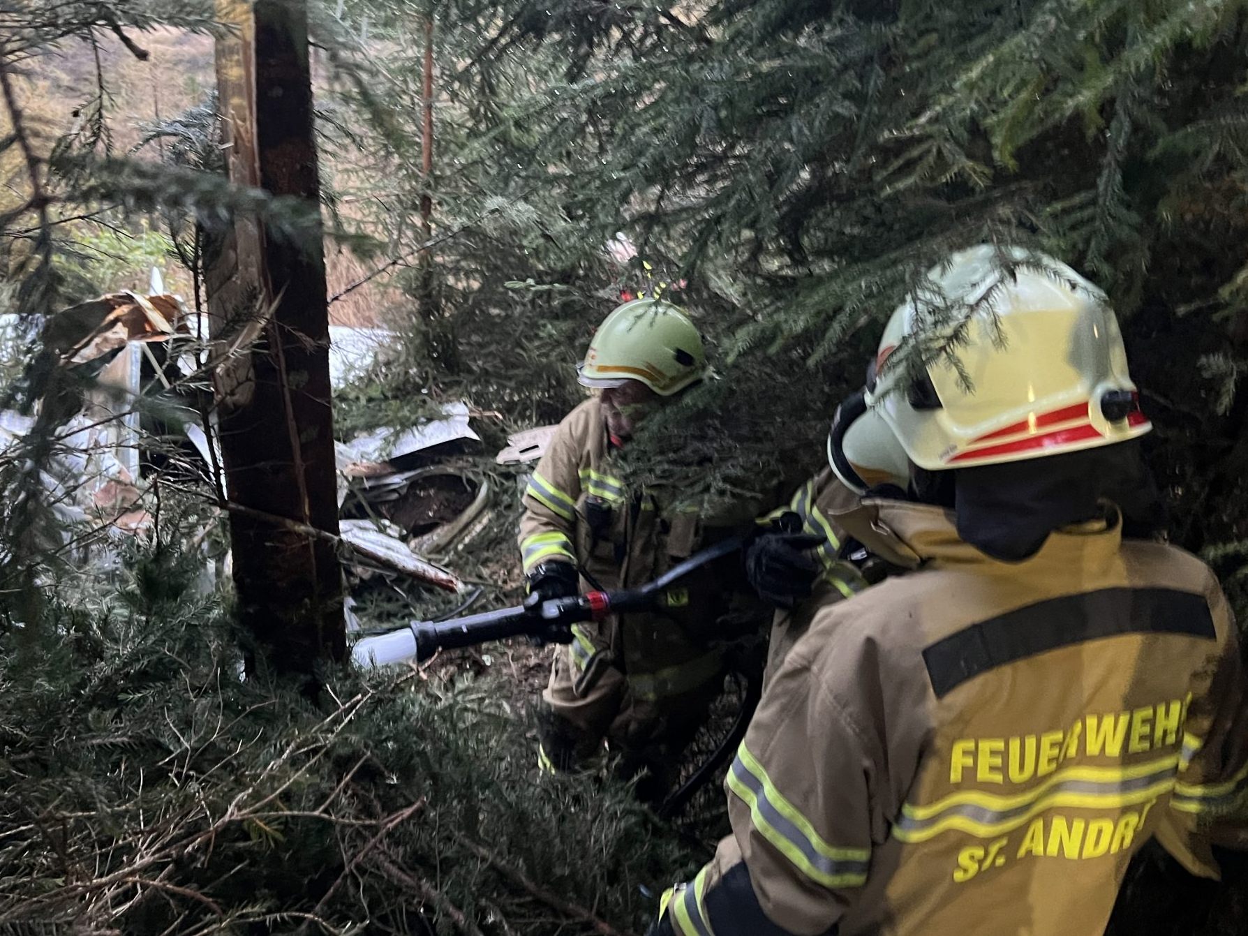 Ursache unklar - Maschine startete in Zagreb - Sprengkapsel für Notfallschirm erschwerte Bergung