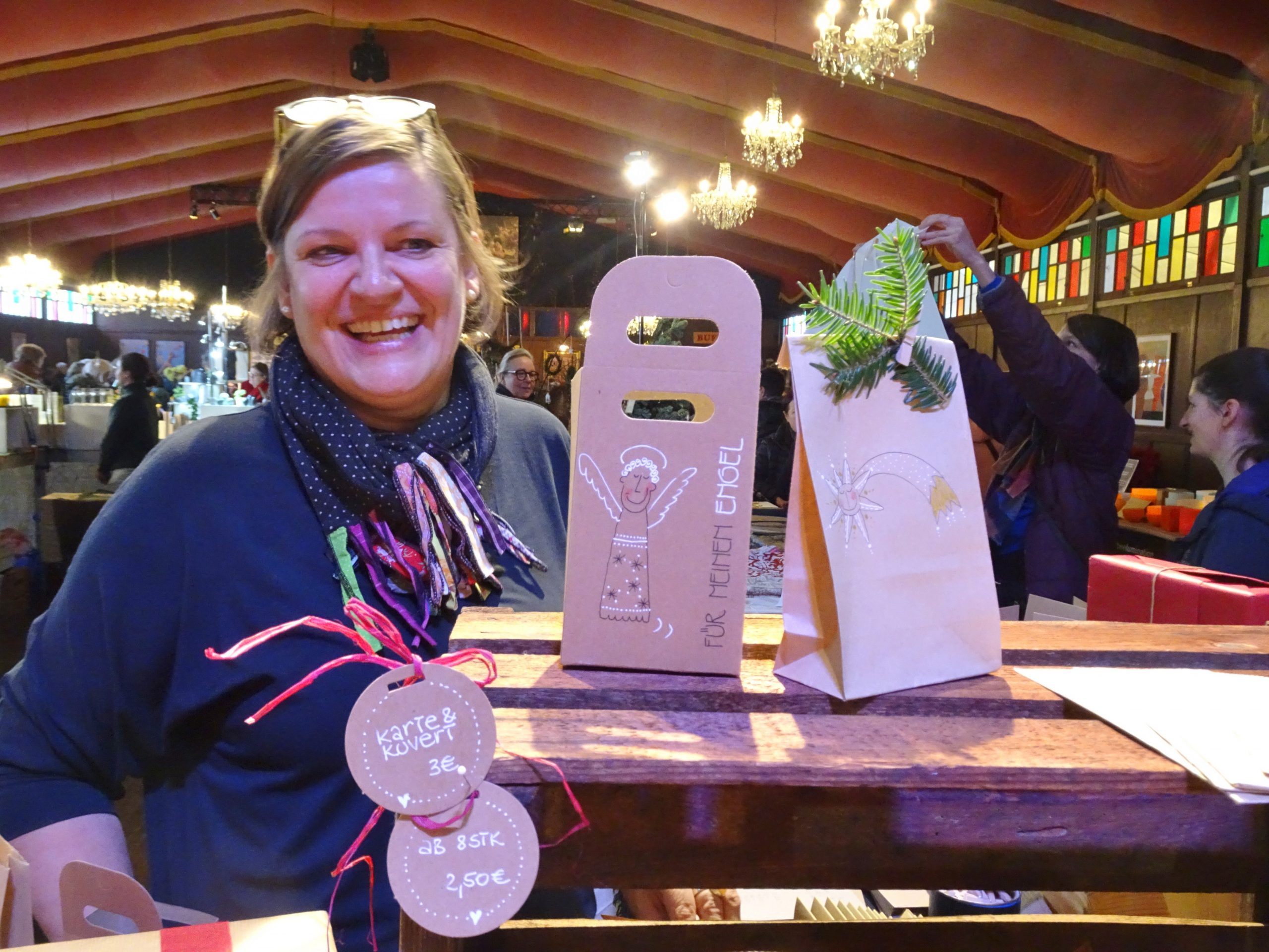 Die Kunsthandwerkskünstlerinnen und -künstler präsentierten im Freudenhaus wieder eine schöne Auswahl an Handwerk. Die Kunsthandwerkskünstlerinnen und -künstler präsentierten im Freudenhaus wieder eine schöne Auswahl an Handwerk.