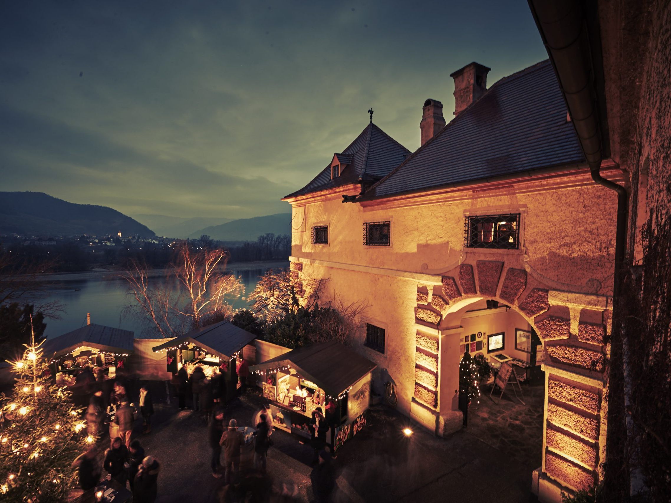 Besinnliche Stimmung beim Wachauer Advent. Besinnliche Stimmung beim Wachauer Advent.