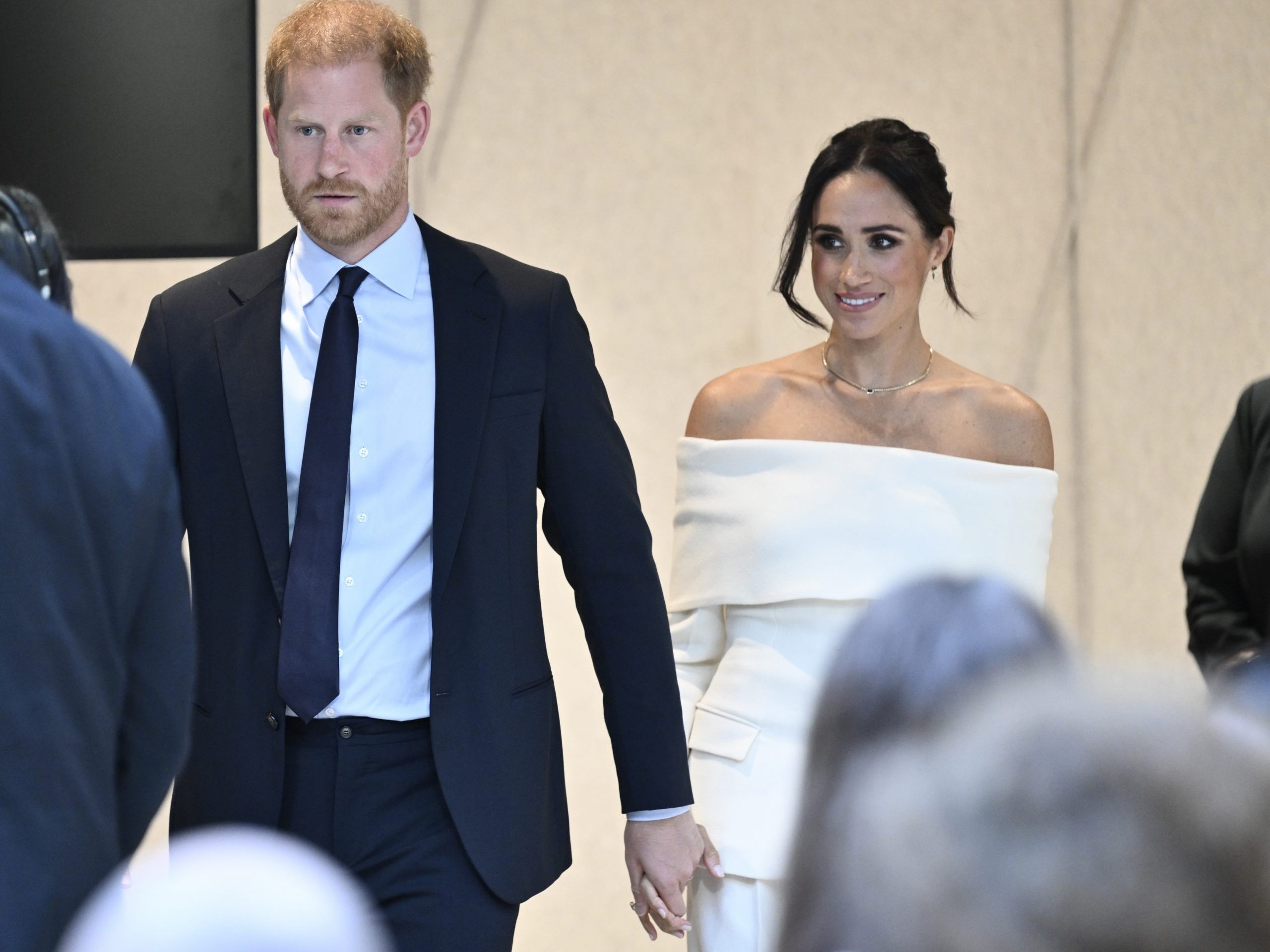 Der Royals-Insider ist sich sicher, dass Prinz Harry seine Meghan Markle nicht geheiratet hätte, wäre seine Mutter Diana nicht verstorben.