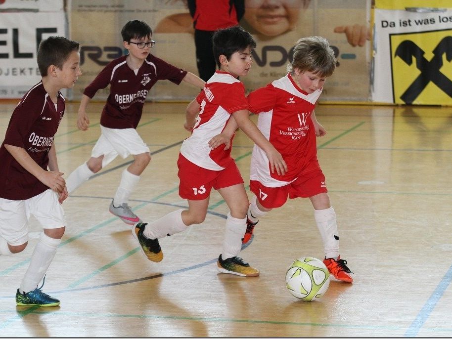 Nachwuchs- und Ortsvereineturnier in der Sporthalle in Satteins. Nachwuchs- und Ortsvereineturnier in der Sporthalle in Satteins.
