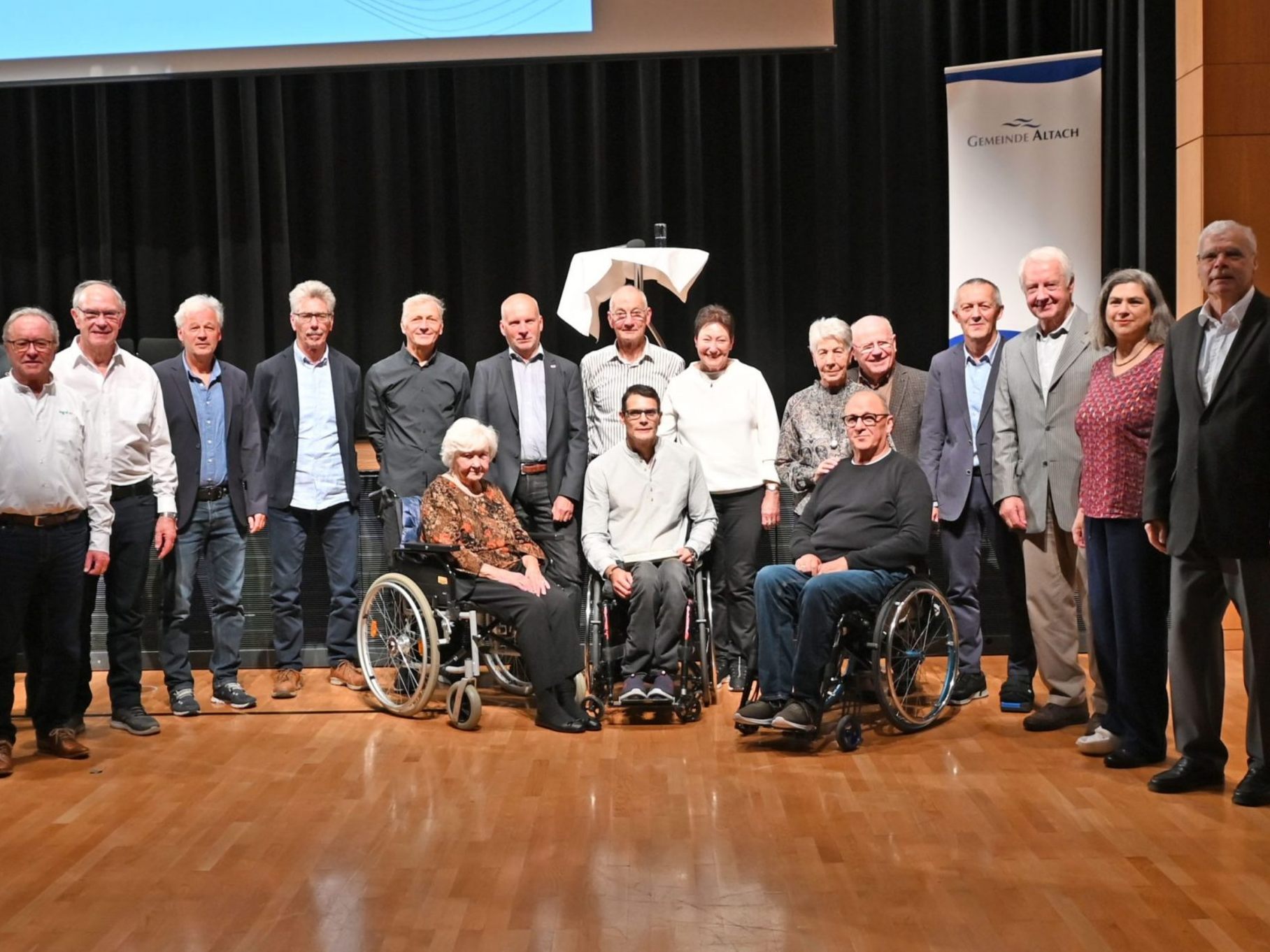 Beim Ehrenabend in Altach wurden verdiente Persönlichkeiten ins Rampenlicht geholt. Beim Ehrenabend in Altach wurden verdiente Persönlichkeiten ins Rampenlicht geholt.