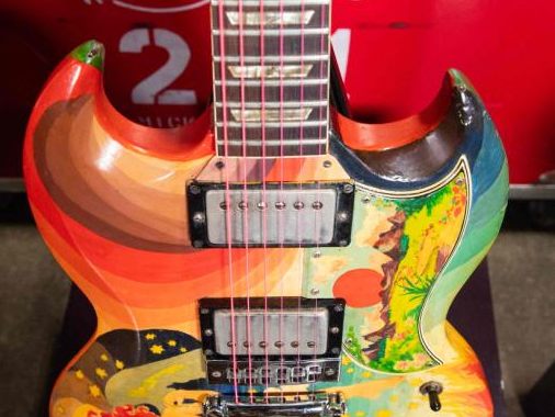 Eric Clapton´s Gitarre wurde versteigert.