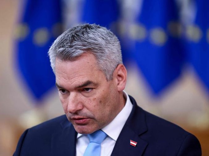 Die ÖVP will mit Hilfe von U-Ausschüssen den "rot-blauen Sumpf" untersuchen. Die ÖVP will mit Hilfe von U-Ausschüssen den "rot-blauen Sumpf" untersuchen.