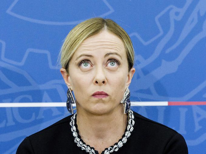 Nach einem Telefonstreich zweier russischer Komiker ist der diplomatische Berater der italiensichen Premierministerin Meloni zurückgetreten. Nach einem Telefonstreich zweier russischer Komiker ist der diplomatische Berater der italiensichen Premierministerin Meloni zurückgetreten.