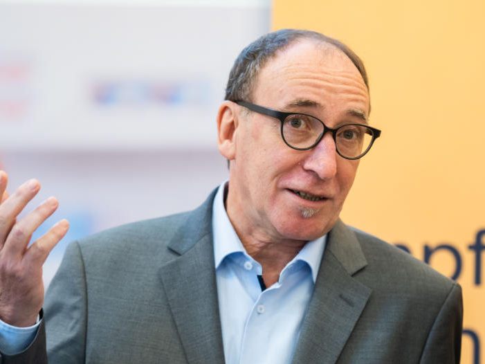 Gesundheitsminister Johannes Rauch (Grüne) hält trotz Kritik von der Ärztekammer an der Gesundheitsreform fest.