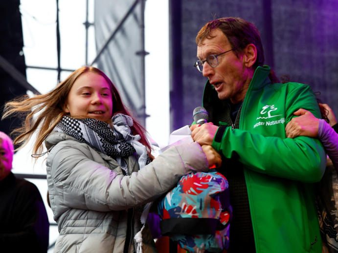 Mit dieser Aktion verärgerte Greta Thunberg Teilnehmer einer Klimademo in den Niederlanden. Mit dieser Aktion verärgerte Greta Thunberg Teilnehmer einer Klimademo in den Niederlanden.