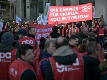 Auch in der 4. Runde der KV-Verhanlungen im Handel konnte keine Einigung erziehlt werden. Nun soll es Warnstreiks geben. Auch in der 4. Runde der KV-Verhanlungen im Handel konnte keine Einigung erziehlt werden. Nun soll es Warnstreiks geben.