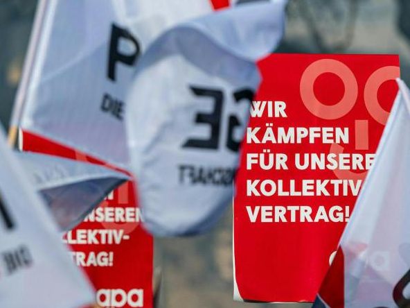 Die Firma Marco bietet ihren Mitarbeitern ein Lohnplus von 7 Prozent an, wenn sie auf einen Streik verzichten. Die Firma Marco bietet ihren Mitarbeitern ein Lohnplus von 7 Prozent an, wenn sie auf einen Streik verzichten.