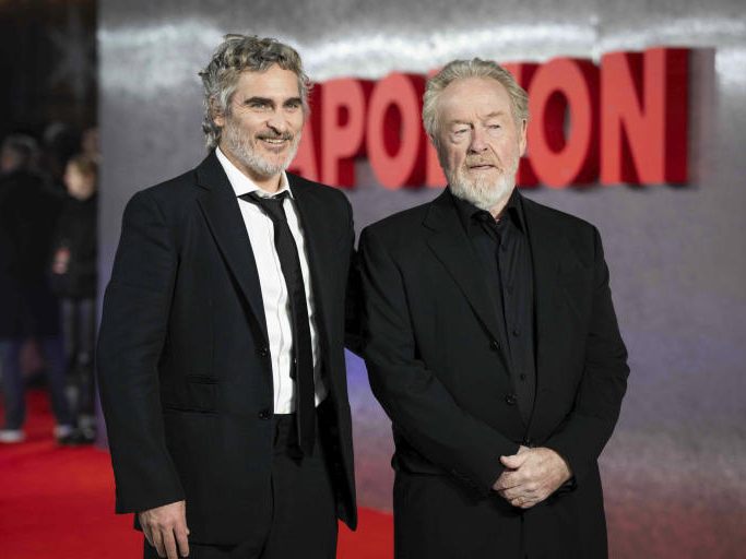 Joaquin Phoenix spielt einen düsteren Napoleon in Ridley Scott´s Film.