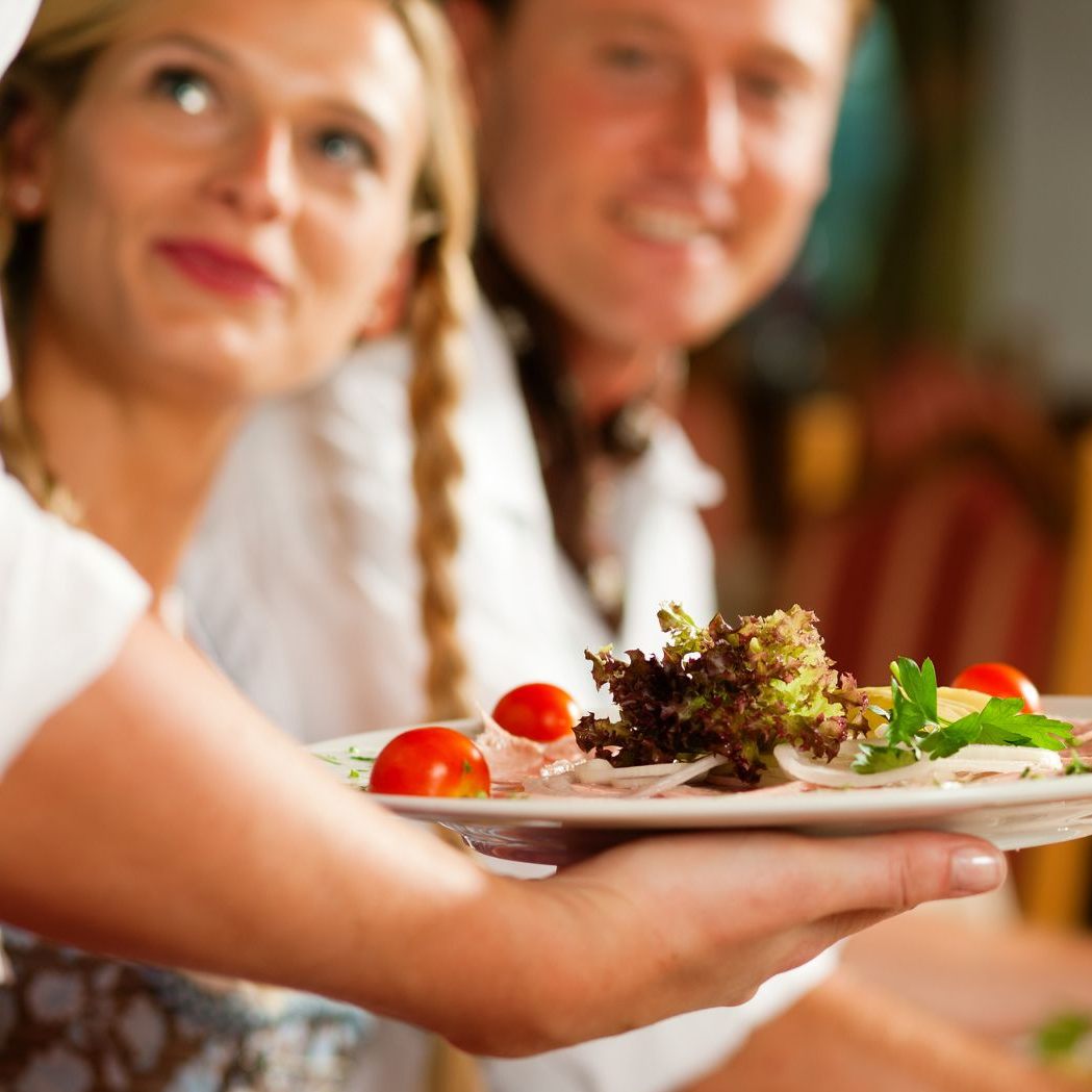 1.600 Euro geben die Österreicher im Schnitt für Essen außer Haus aus