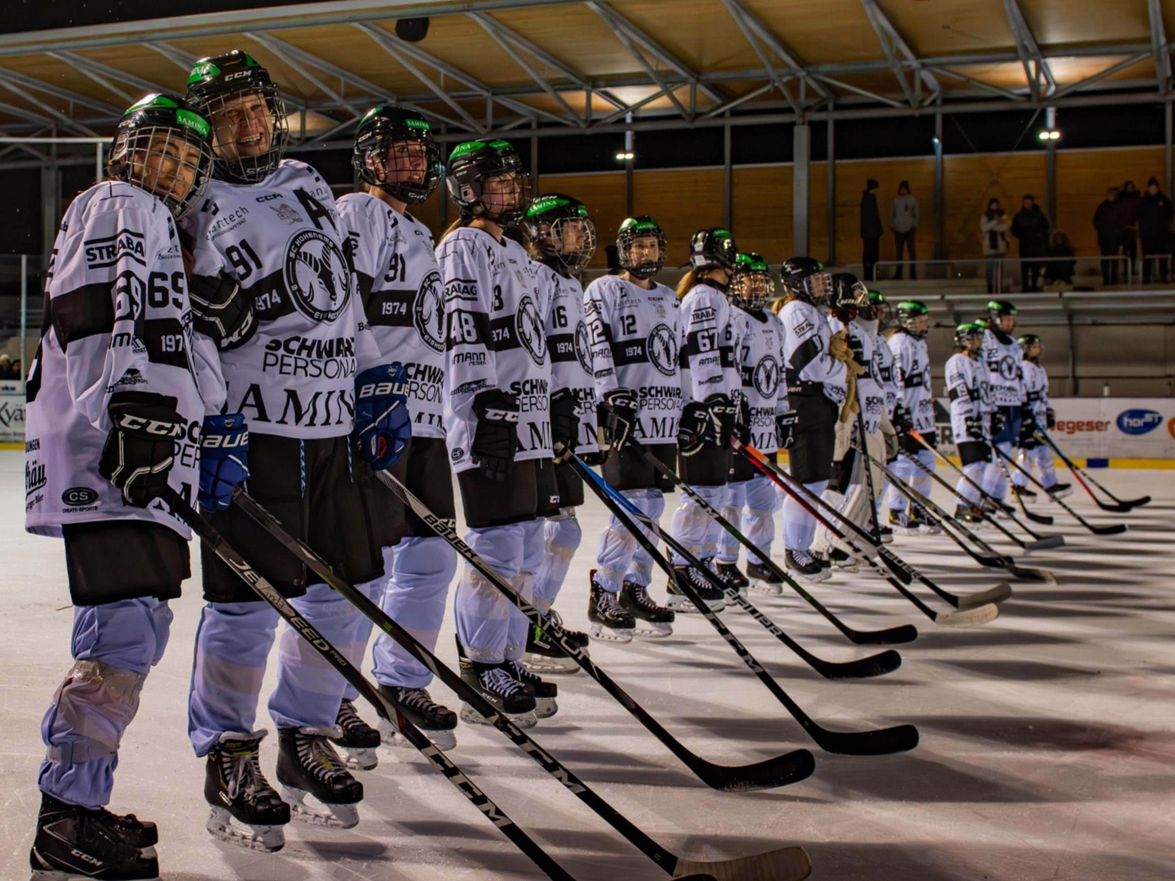 Das Hohenemser Damen-Eishockeyteam blieb am Wochenende ohne Punkte und ohne Tore Das Hohenemser Damen-Eishockeyteam blieb am Wochenende ohne Punkte und ohne Tore