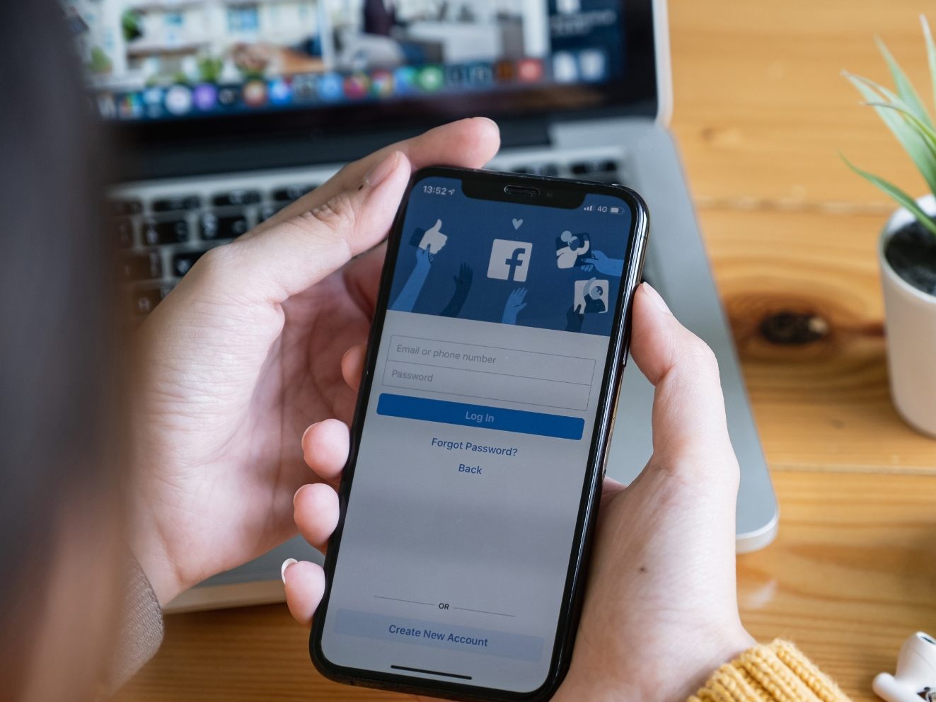Der Internet-Konzern Meta führt in Europa ein Bezahl-Abo für die werbefreie Nutzung von Facebook und Instagram ein. Der Internet-Konzern Meta führt in Europa ein Bezahl-Abo für die werbefreie Nutzung von Facebook und Instagram ein.