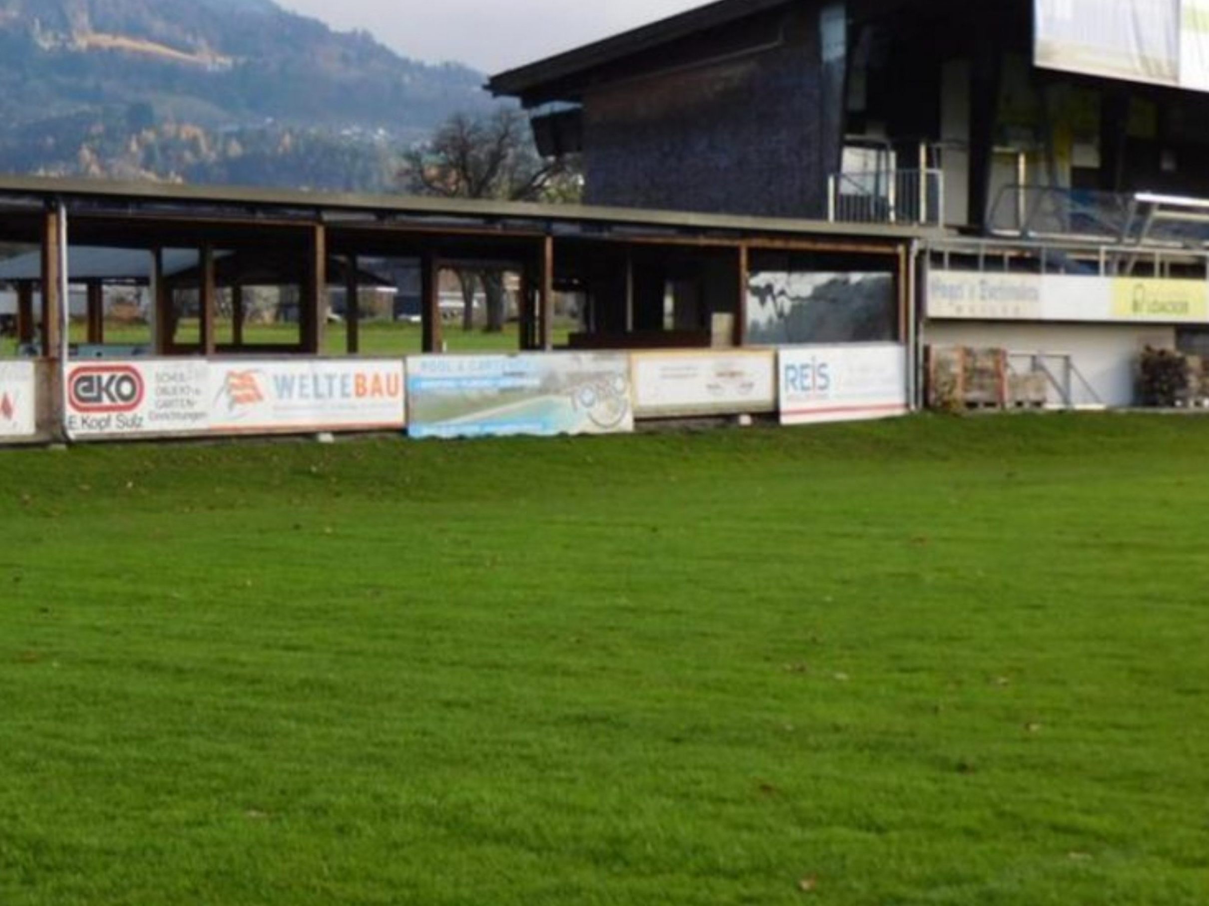 Am Sportplatz in Röthis kommt es zu einer Generalsanierung mit Zubau. Am Sportplatz in Röthis kommt es zu einer Generalsanierung mit Zubau.