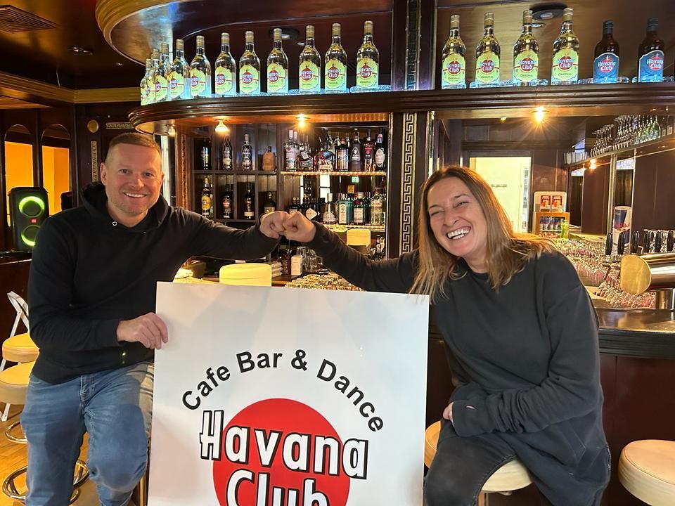 "Havana-Club"-Betreiber Jochen Bentele und Karin Gabriel heißen die Gäste willkommen.