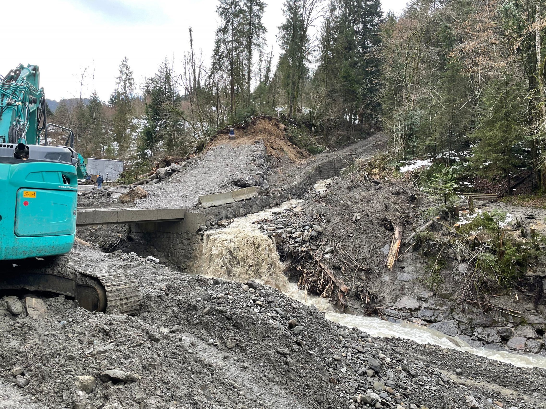 Behelfsbrücke beim Conrad Sohm wird diese Woche aufgebaut Behelfsbrücke beim Conrad Sohm wird diese Woche aufgebaut