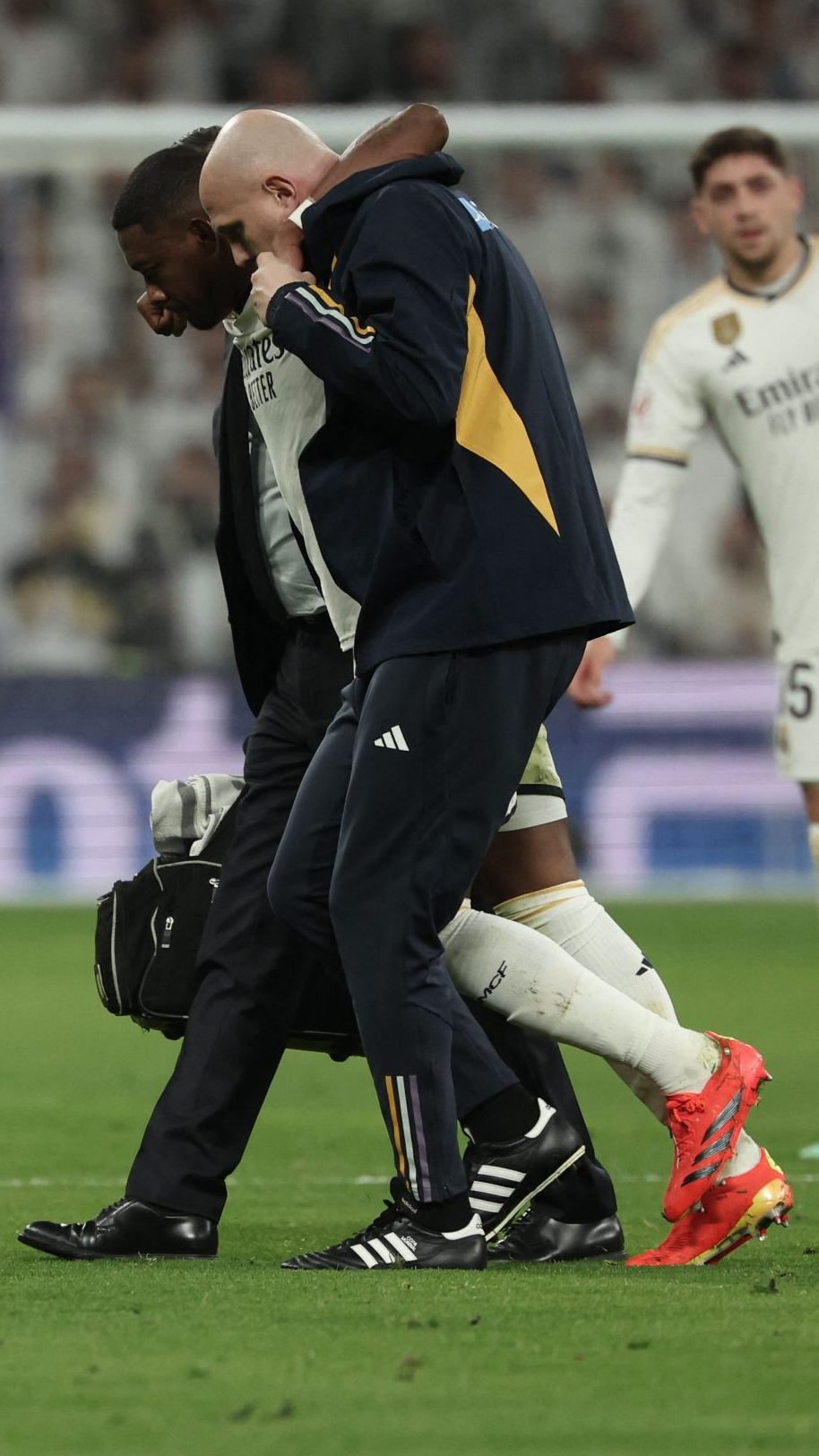 Alaba soll nach seiner Verletzung in Österreich operiert werden.