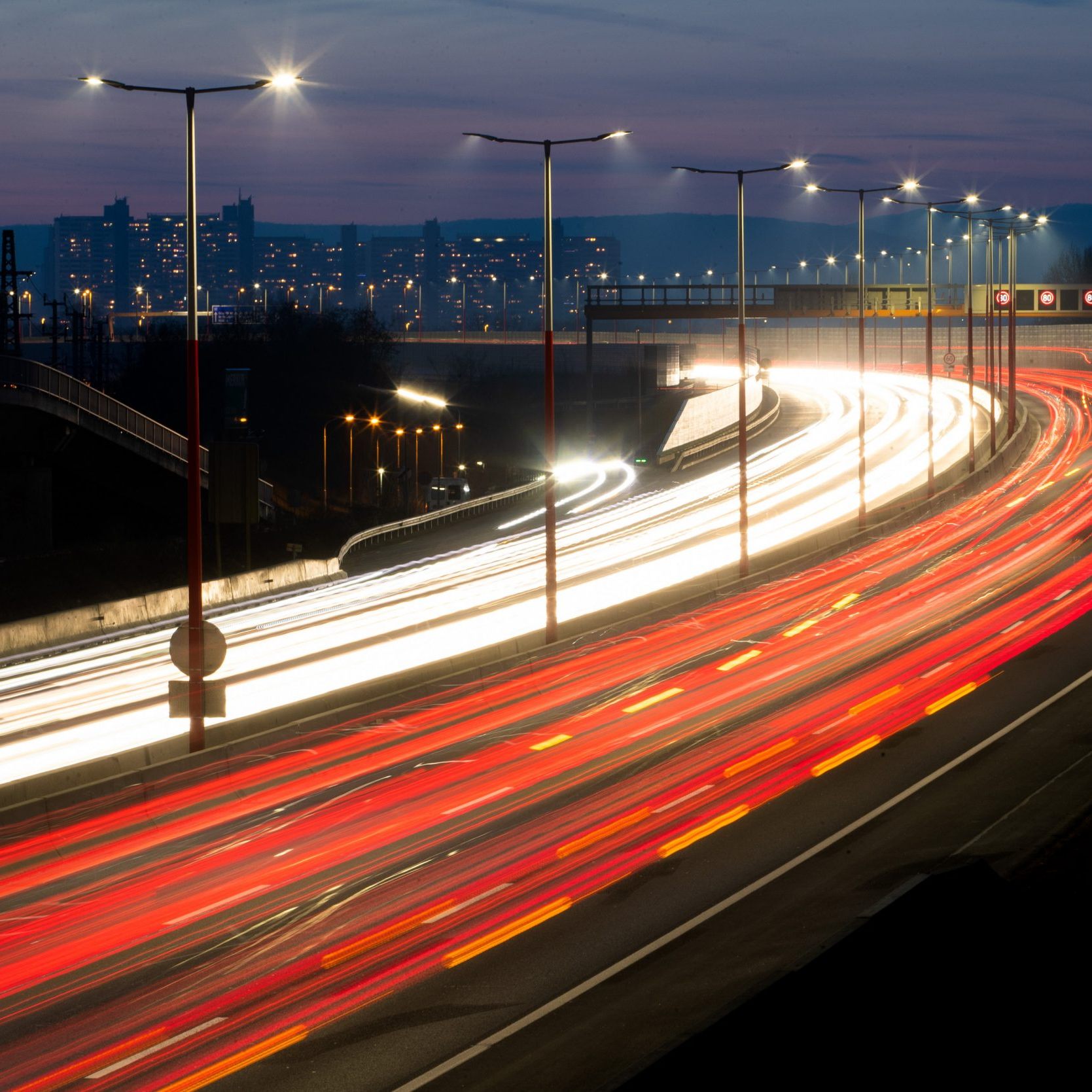 ARBÖ rät vor dem 1. Jänner noch einmal das eigene Auto voll zu tanken.